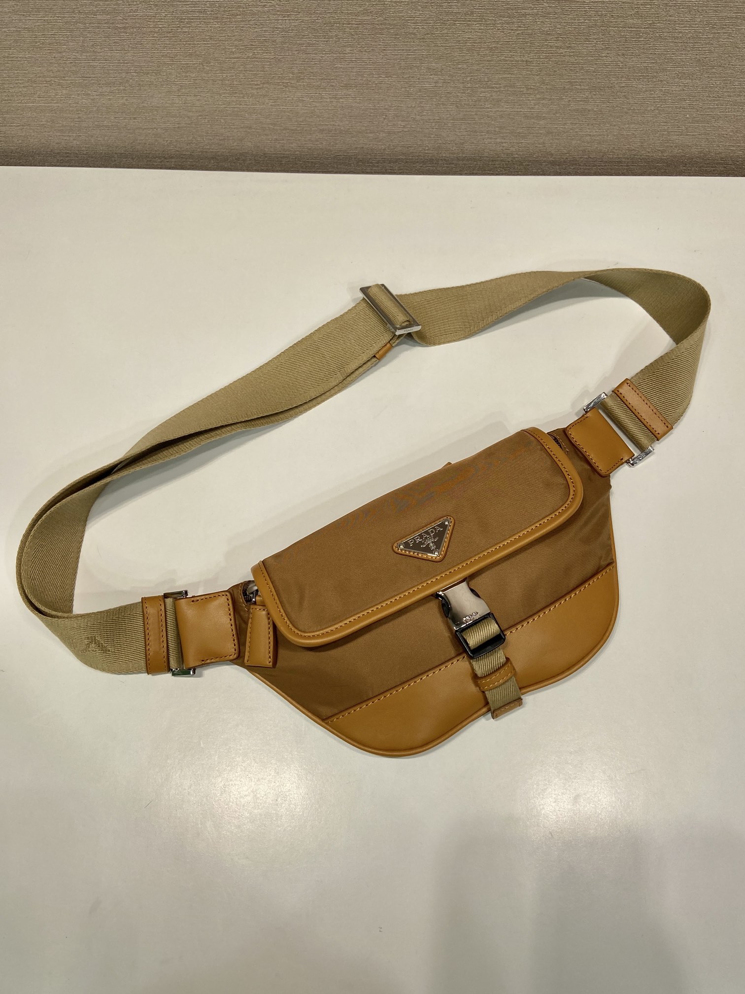 普拉达 PRADA Re-NylonSaffiano 腰包 焦糖色 尼龙 F0-2VH176_2CX2_F0594