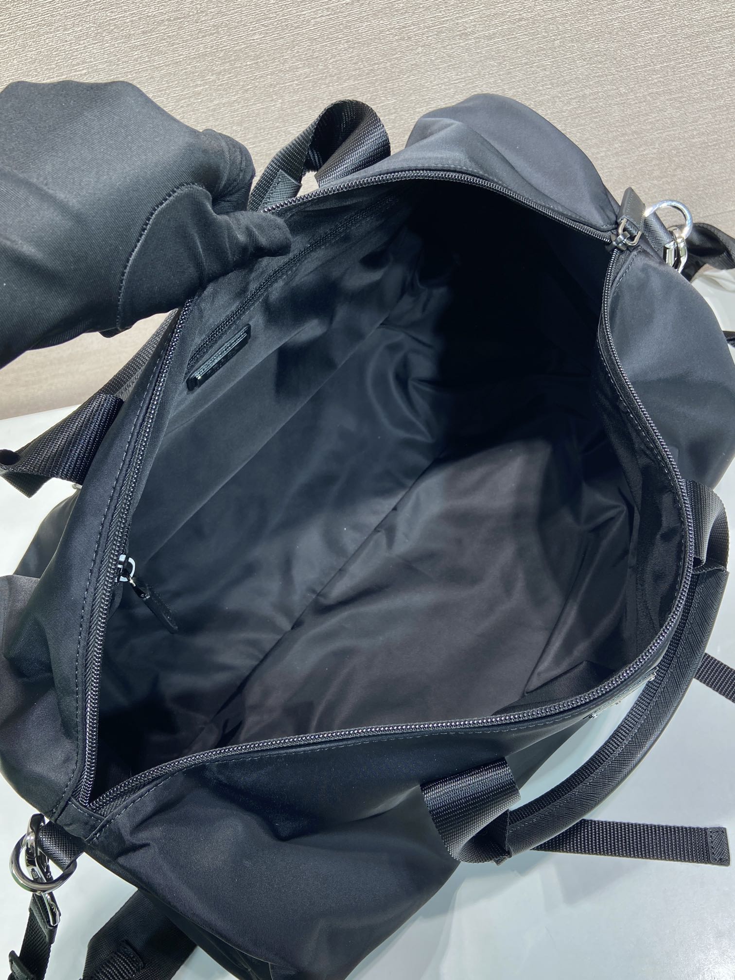 普拉达 PRADA Re-Nylon 旅行包 黑色 尼龙 H0-2VC015_2DMG_F0002_V_MON