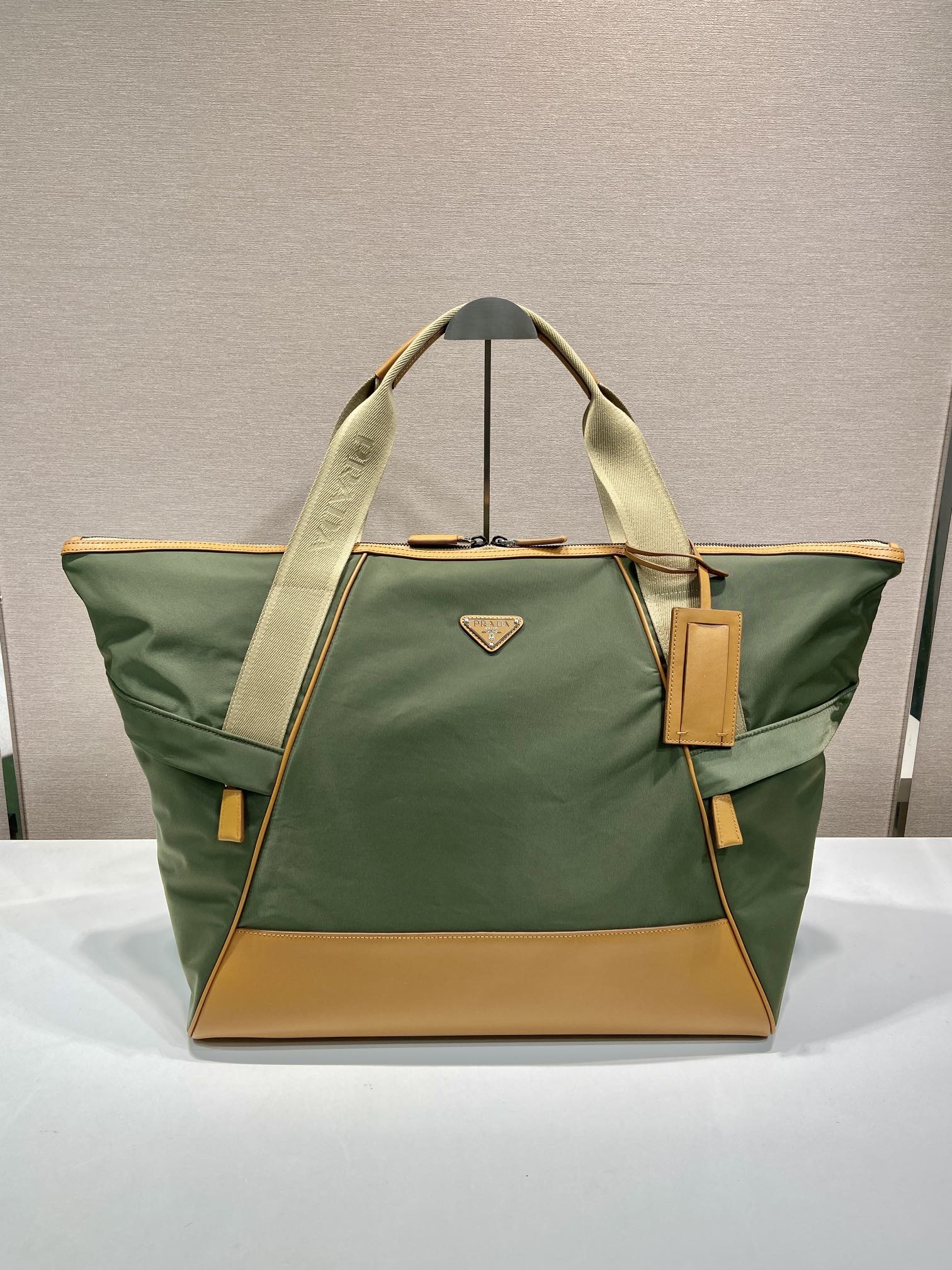 普拉达 PRADA Re-Nylon 手提旅行包 绿色 尼龙 H0-2VC040_2CX2_F03UQ