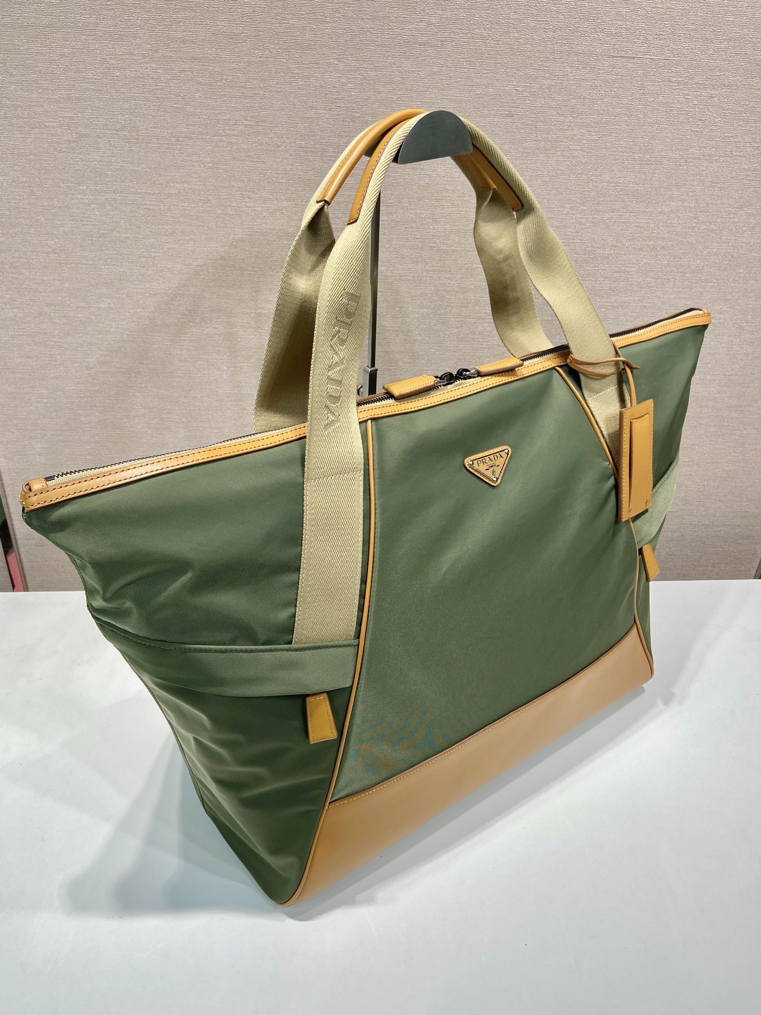 普拉达 PRADA Re-Nylon 手提旅行包 绿色 尼龙 H0-2VC040_2CX2_F03UQ