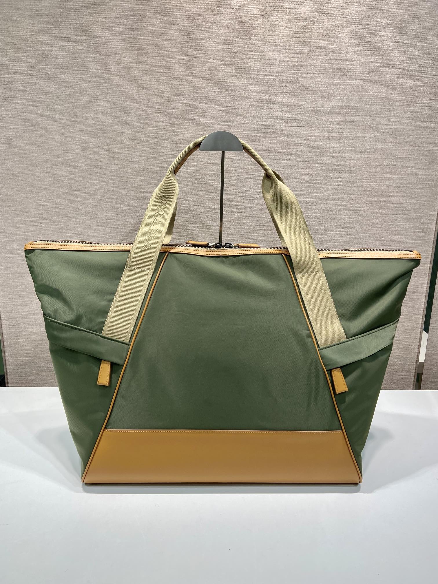 普拉达 PRADA Re-Nylon 手提旅行包 绿色 尼龙 H0-2VC040_2CX2_F03UQ