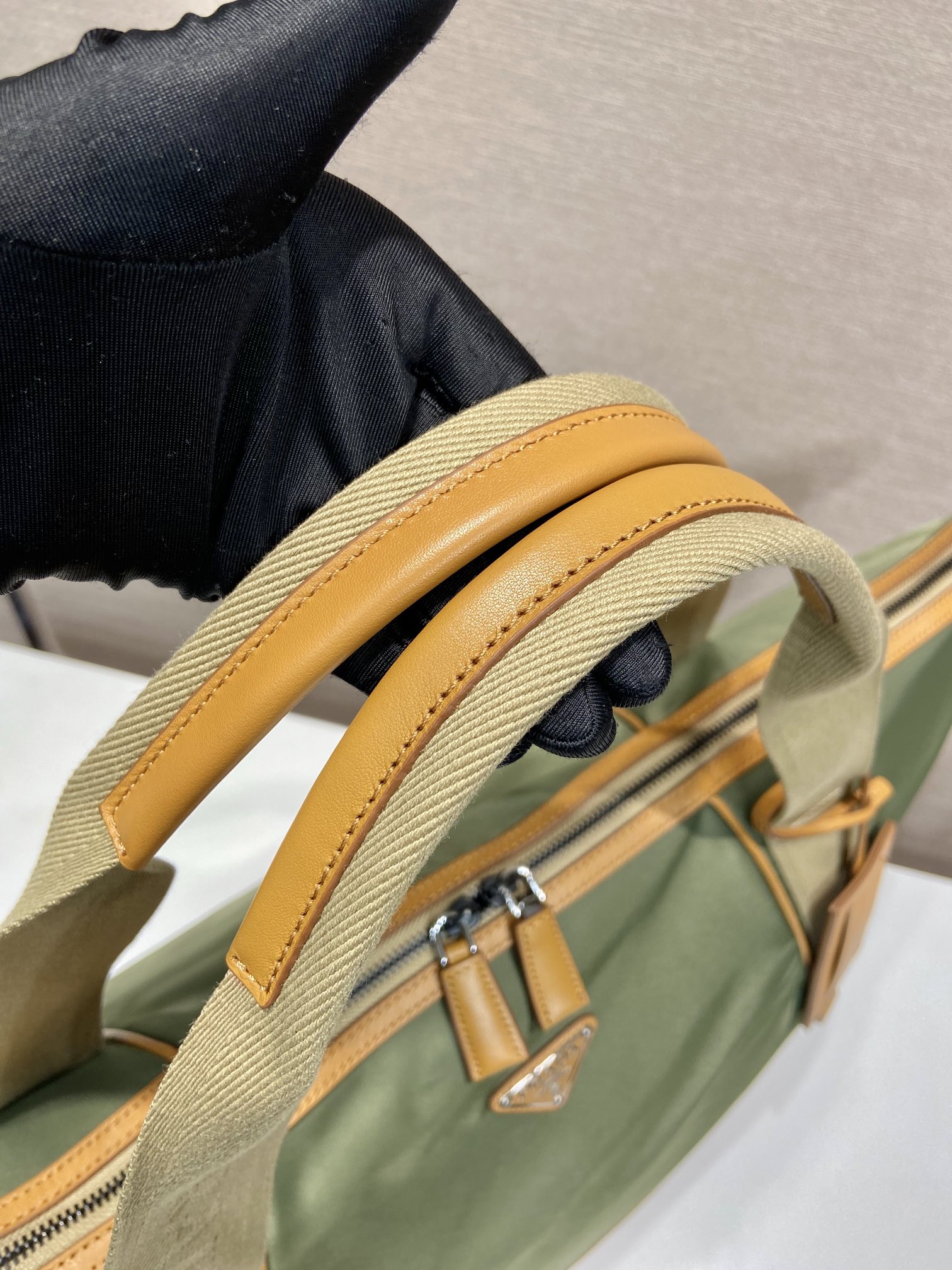 普拉达 PRADA Re-Nylon 手提旅行包 绿色 尼龙 H0-2VC040_2CX2_F03UQ