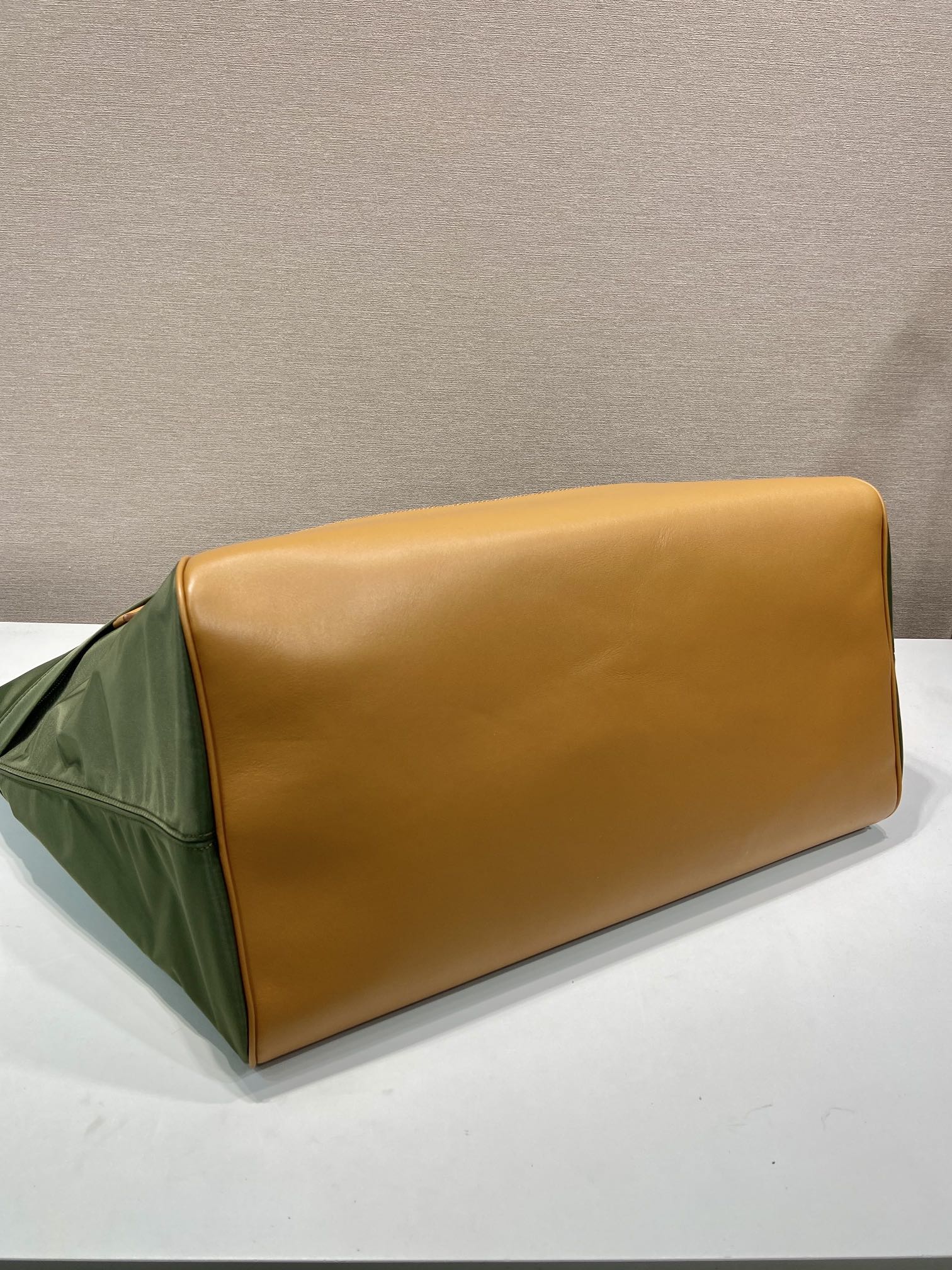 普拉达 PRADA Re-Nylon 手提旅行包 绿色 尼龙 H0-2VC040_2CX2_F03UQ