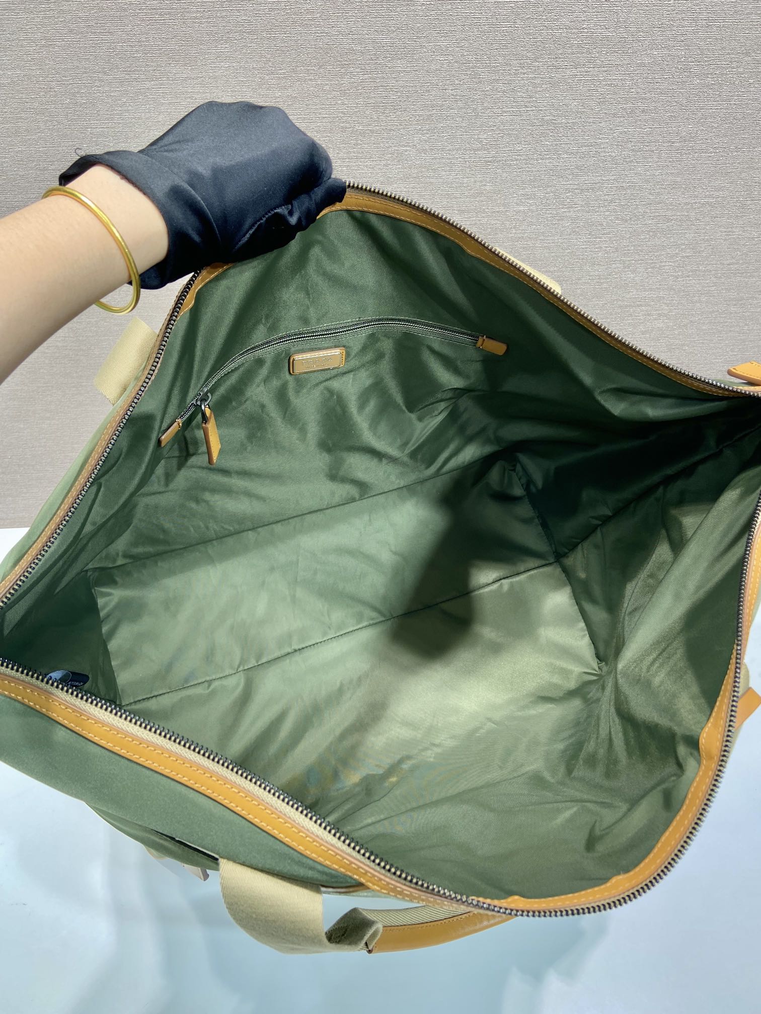 普拉达 PRADA Re-Nylon 手提旅行包 绿色 尼龙 H0-2VC040_2CX2_F03UQ