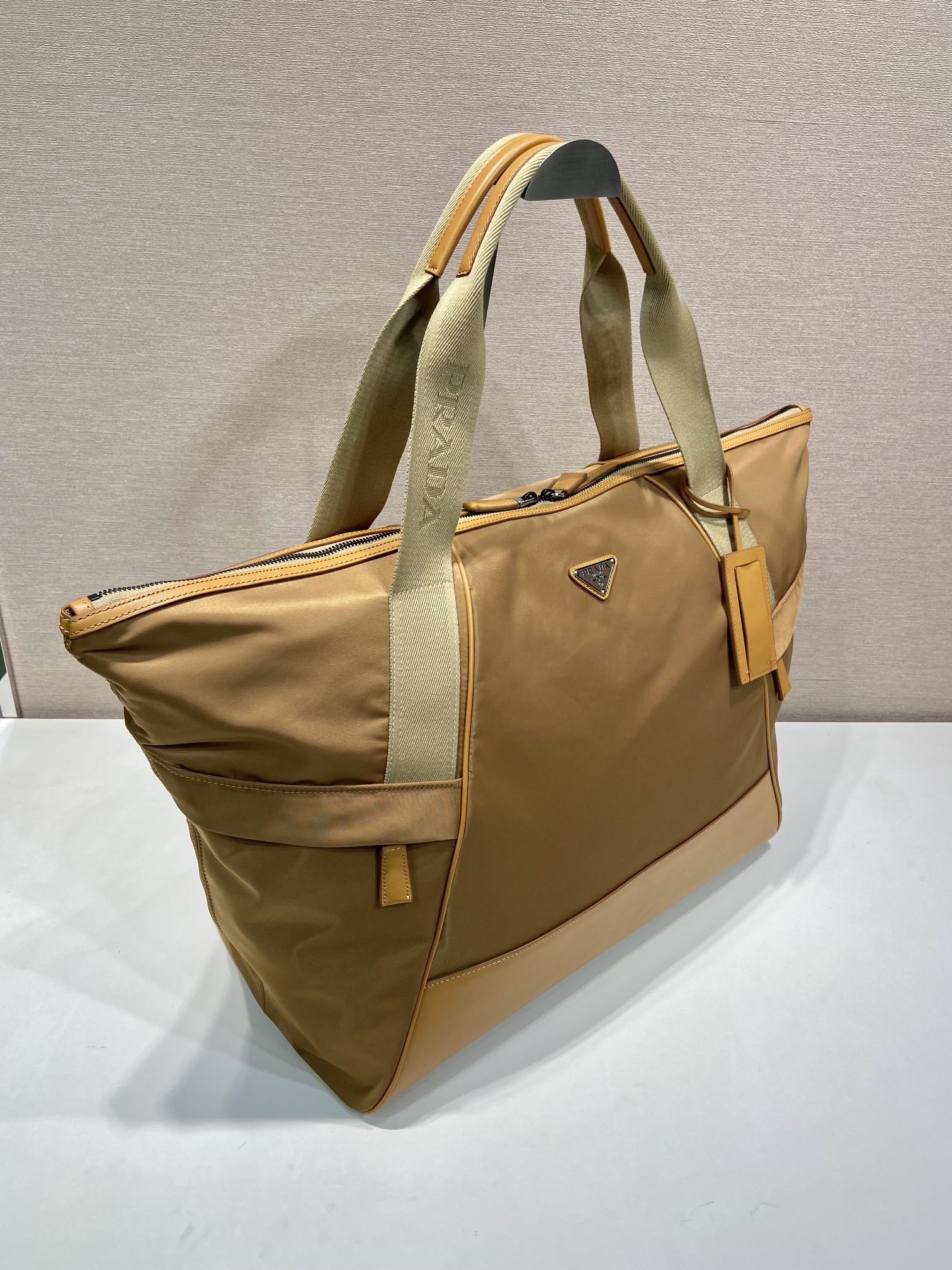 普拉达 PRADA Re-Nylon 手提旅行包 软木米色 尼龙 H0-2VC040_2CX2_F0594