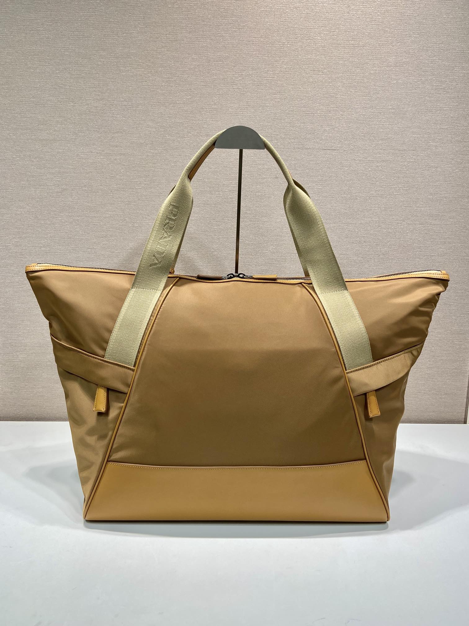 普拉达 PRADA Re-Nylon 手提旅行包 软木米色 尼龙 H0-2VC040_2CX2_F0594