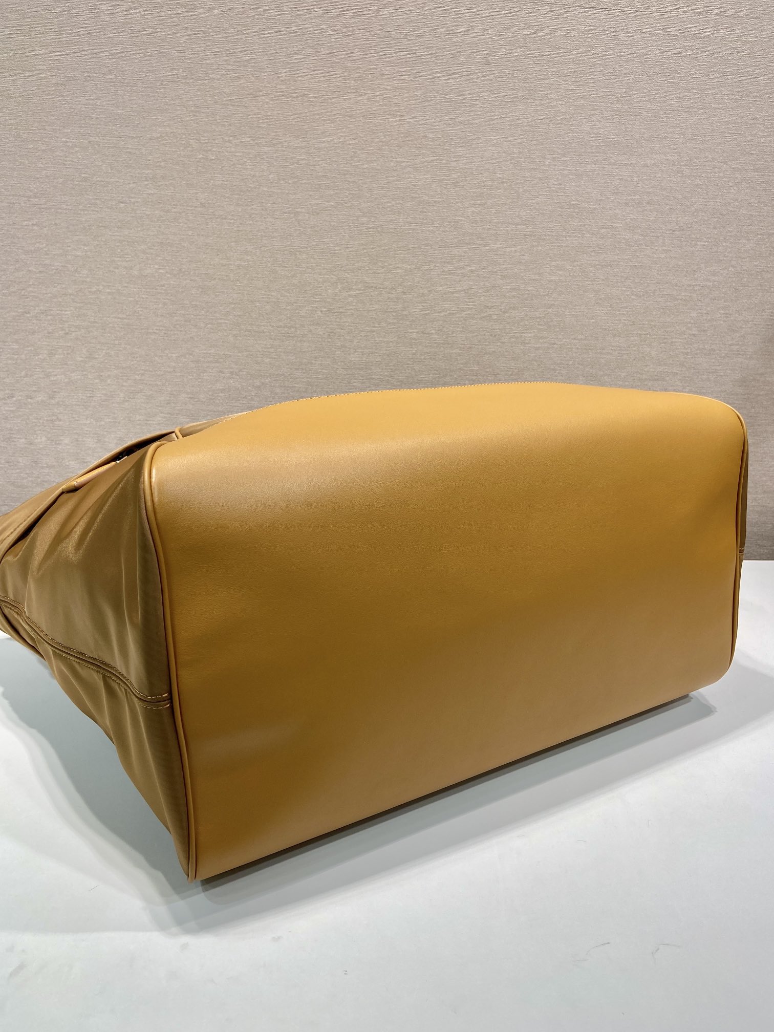 普拉达 PRADA Re-Nylon 手提旅行包 软木米色 尼龙 H0-2VC040_2CX2_F0594