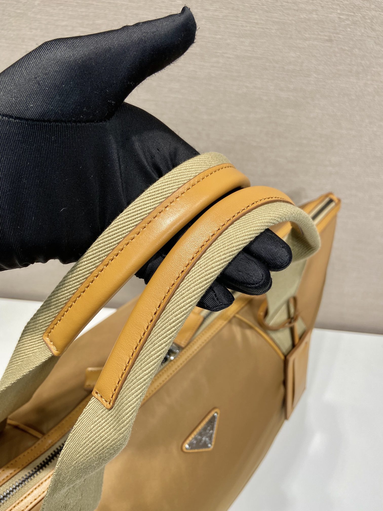 普拉达 PRADA Re-Nylon 手提旅行包 软木米色 尼龙 H0-2VC040_2CX2_F0594
