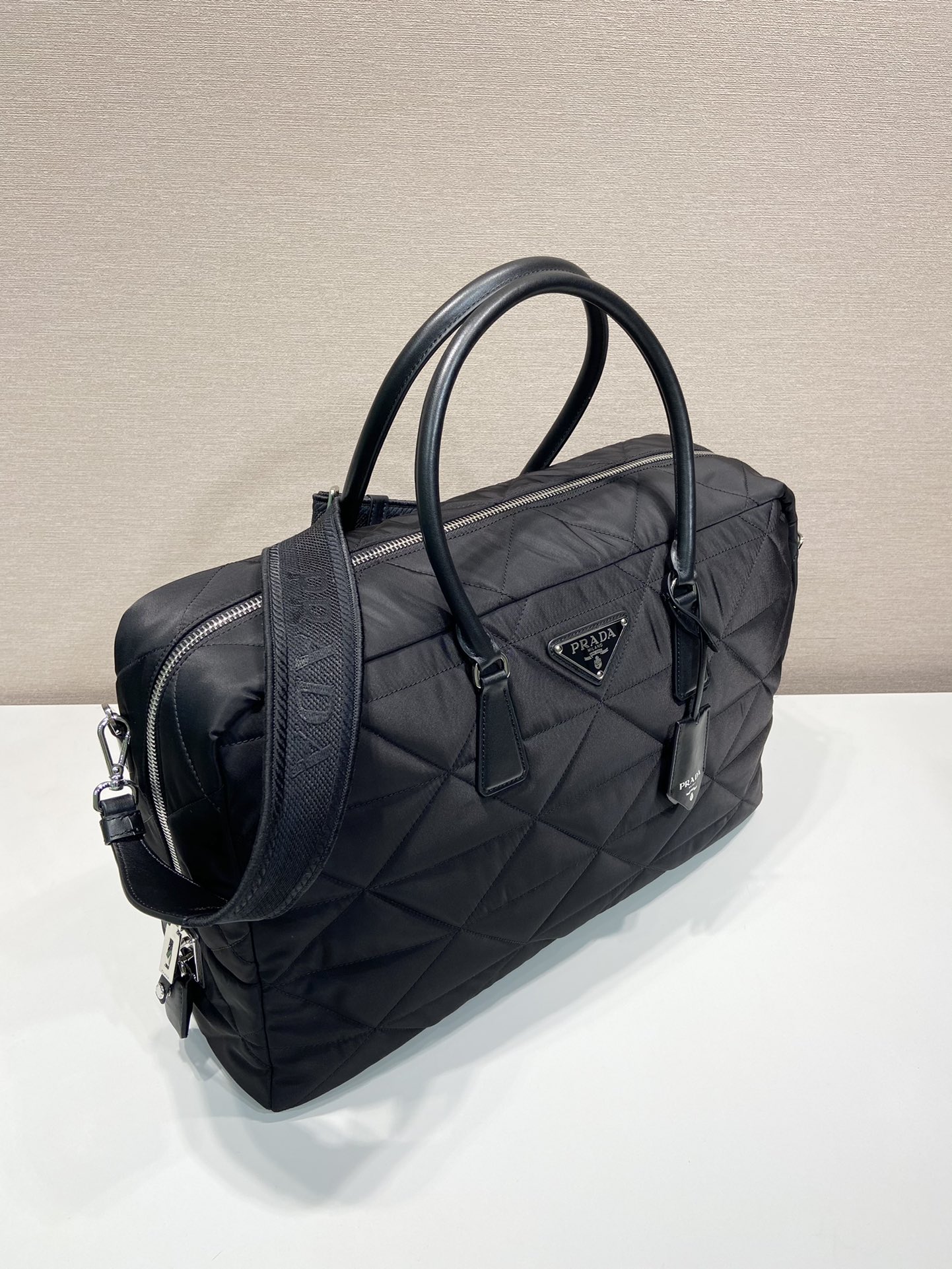 普拉达 PRADA Re-Nylon 手提旅行包 黑色 尼龙 H0-2VA009_2DGW_F0002_V_OOO