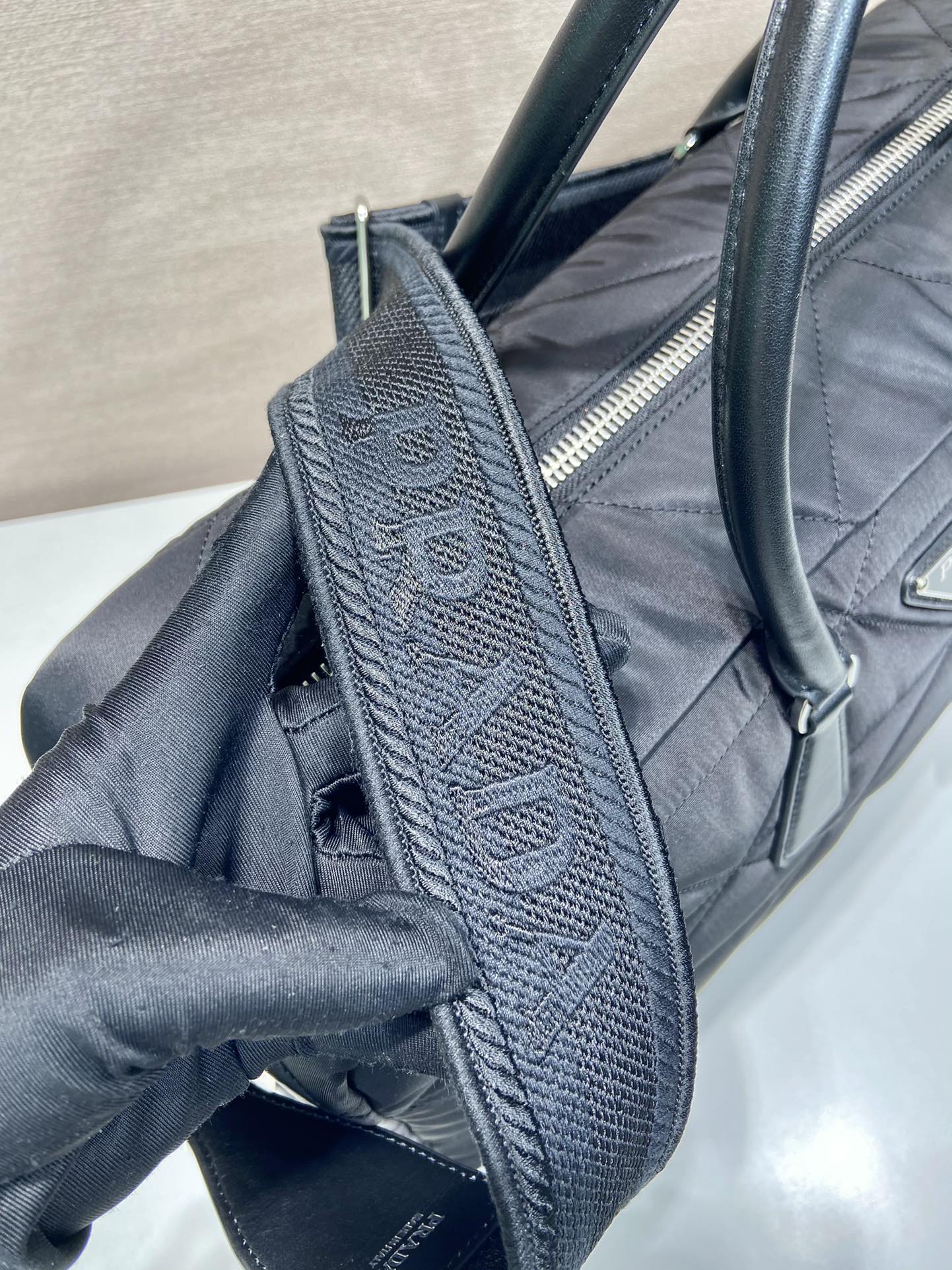 普拉达 PRADA Re-Nylon 手提旅行包 黑色 尼龙 H0-2VA009_2DGW_F0002_V_OOO