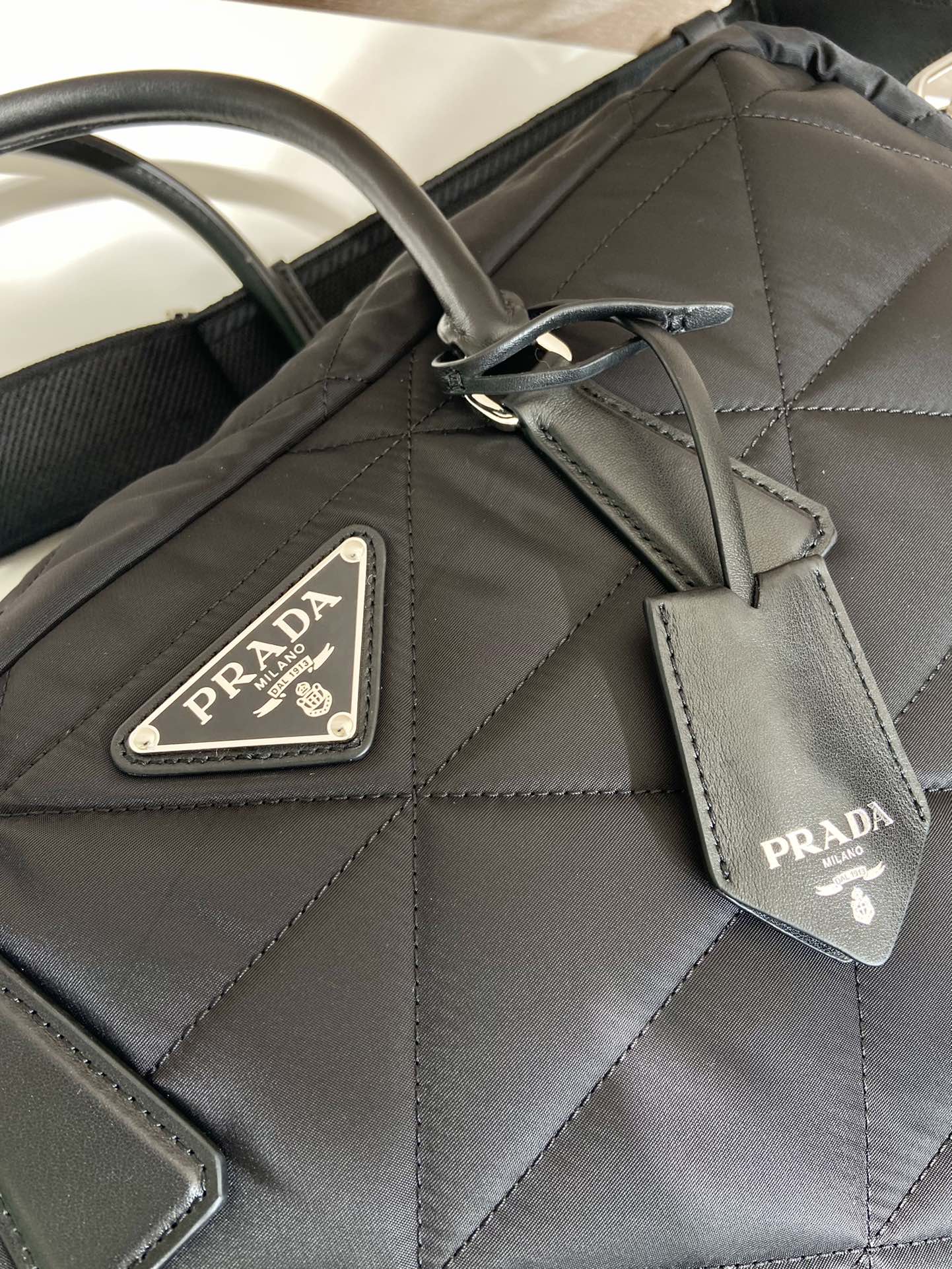 普拉达 PRADA Re-Nylon 手提旅行包 黑色 尼龙 H0-2VA009_2DGW_F0002_V_OOO