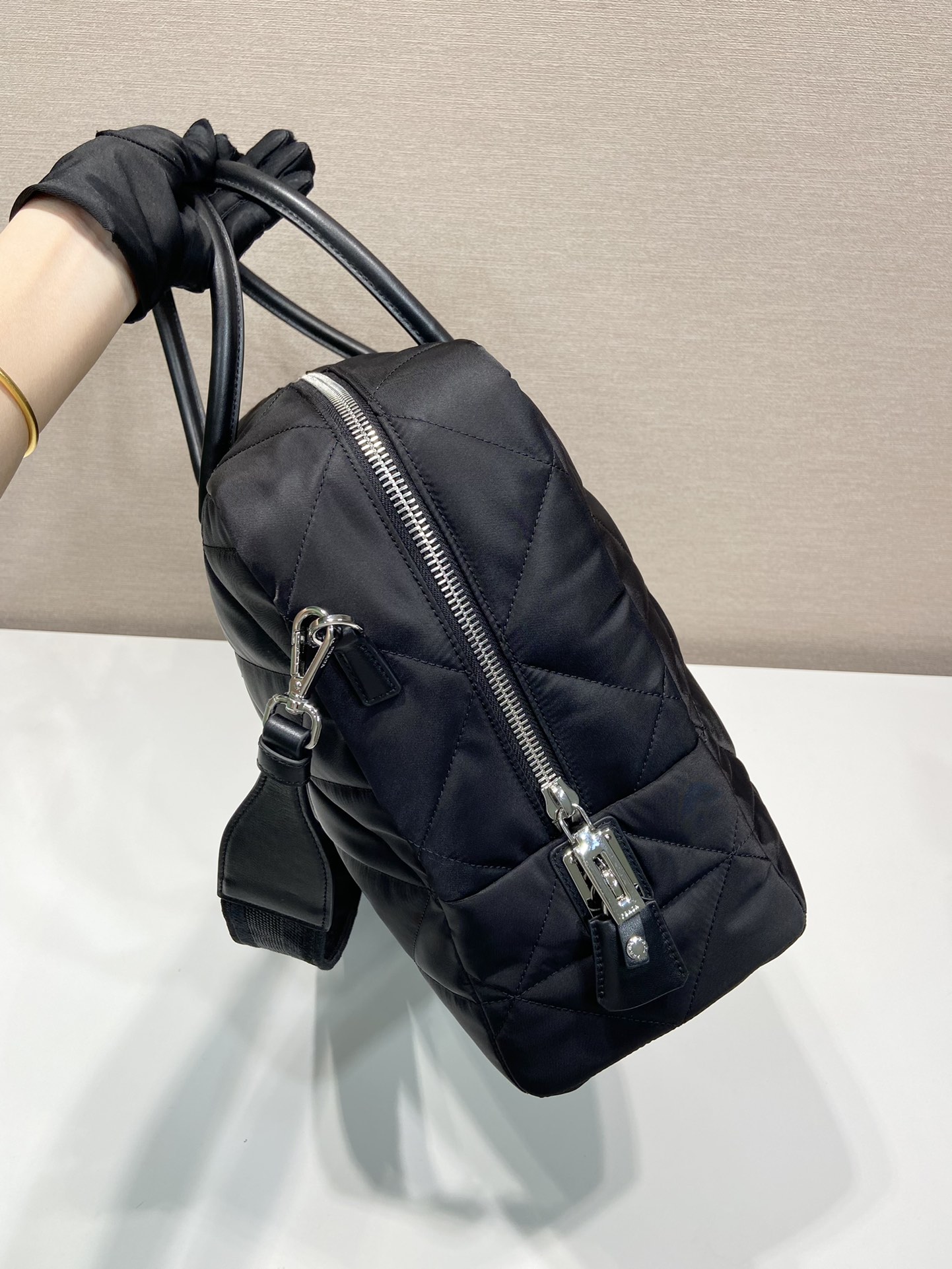 普拉达 PRADA Re-Nylon 手提旅行包 黑色 尼龙 H0-2VA009_2DGW_F0002_V_OOO