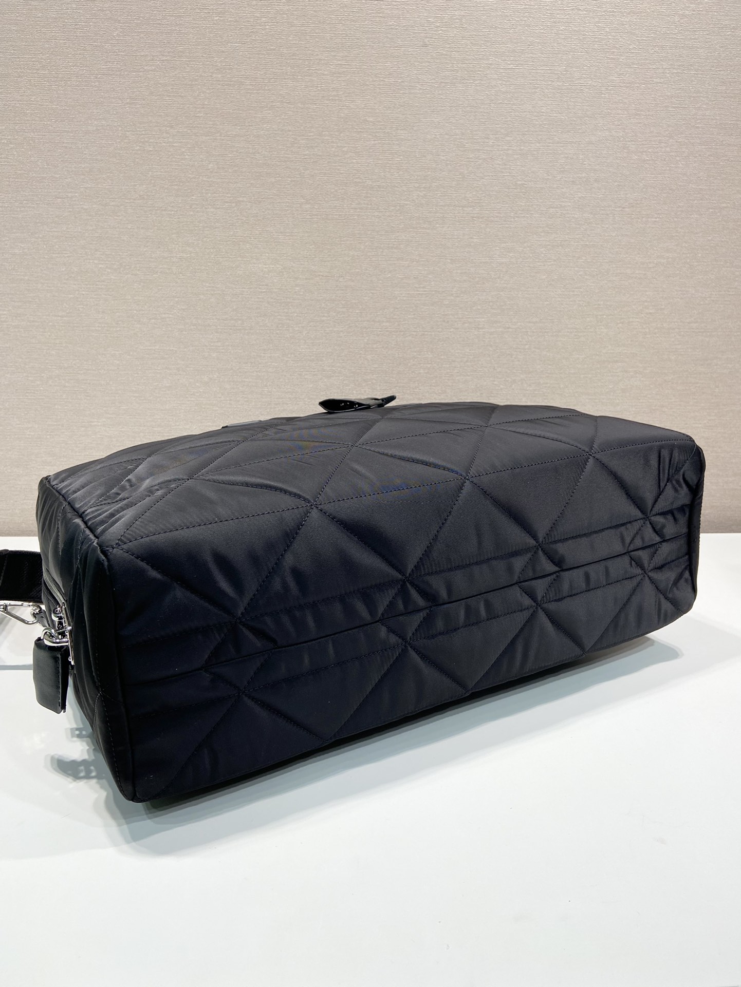 普拉达 PRADA Re-Nylon 手提旅行包 黑色 尼龙 H0-2VA009_2DGW_F0002_V_OOO