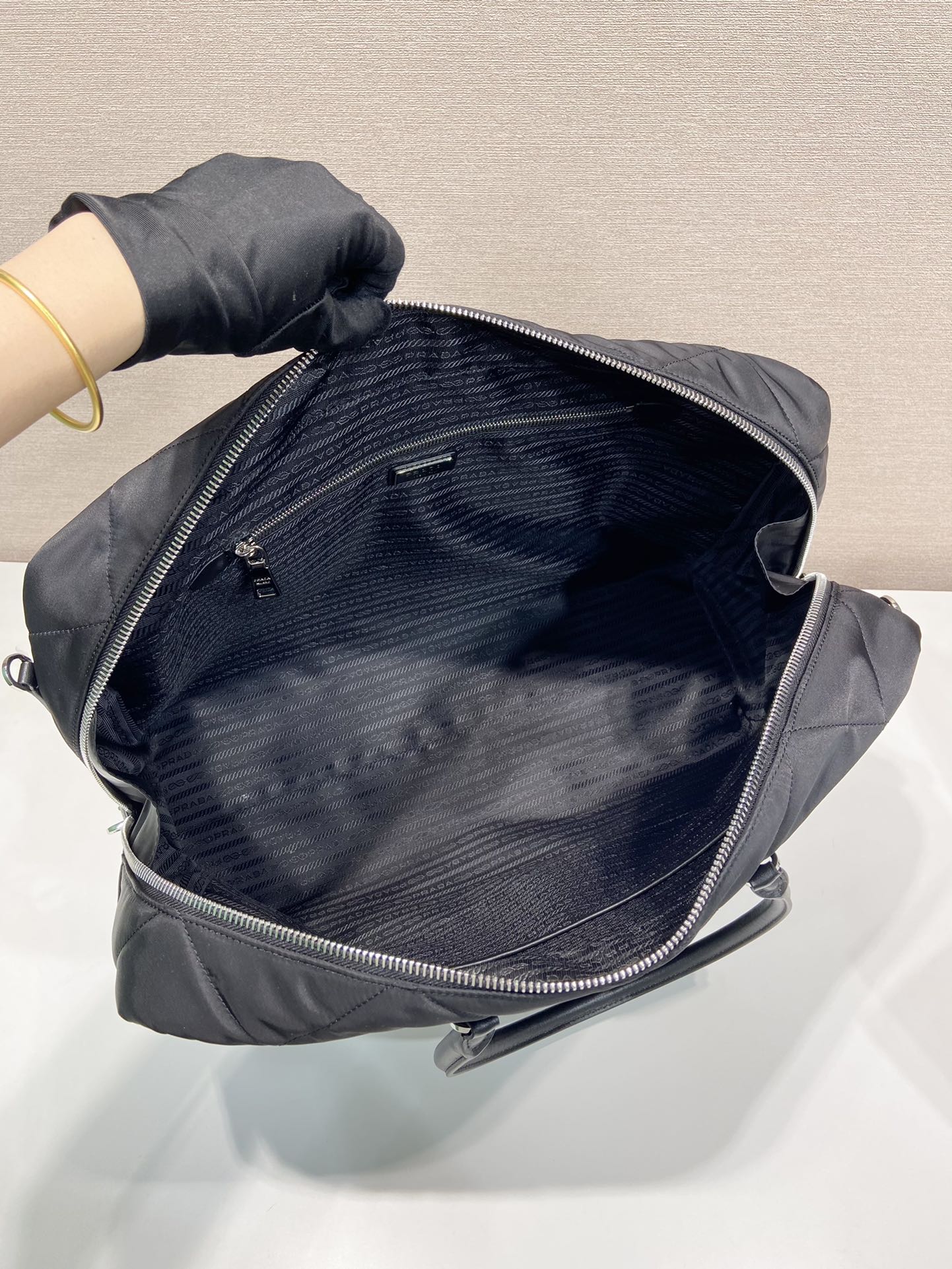 普拉达 PRADA Re-Nylon 手提旅行包 黑色 尼龙 H0-2VA009_2DGW_F0002_V_OOO