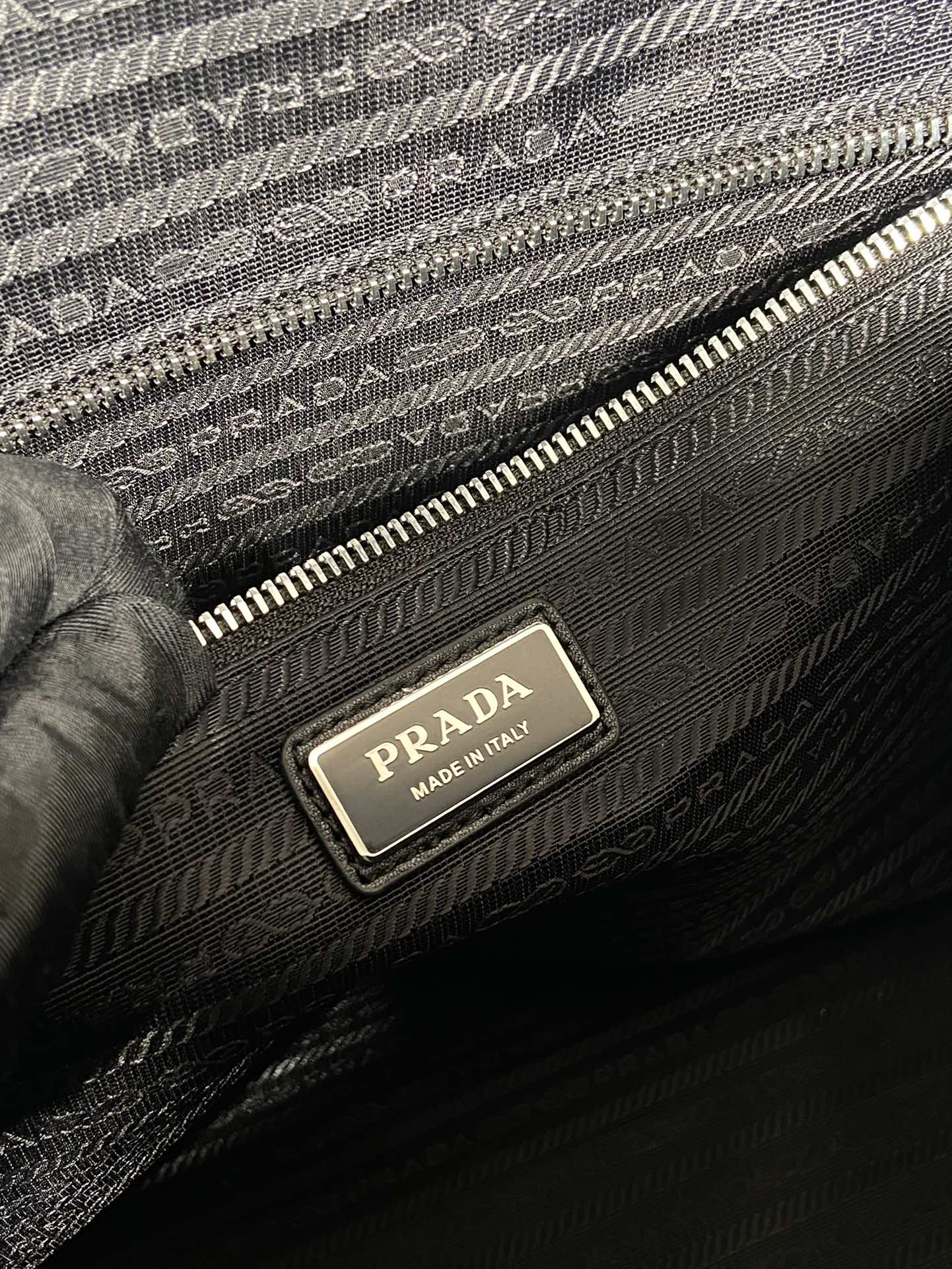 普拉达 PRADA Re-Nylon 手提旅行包 黑色 尼龙 H0-2VA009_2DGW_F0002_V_OOO