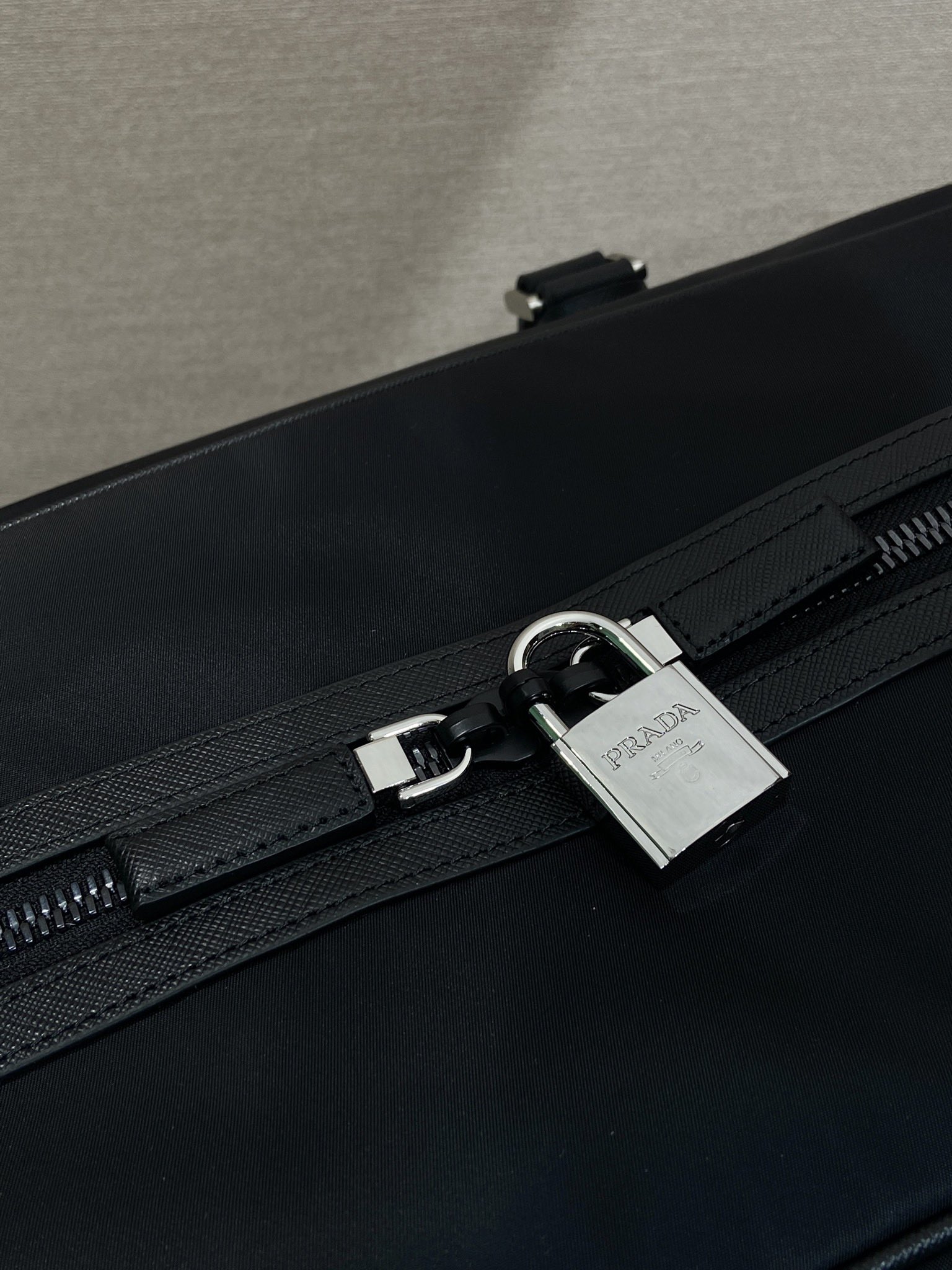 普拉达 PRADA Re-Nylon 手提旅行包 黑色 尼龙 H0-2VC013_2DMH_F0002