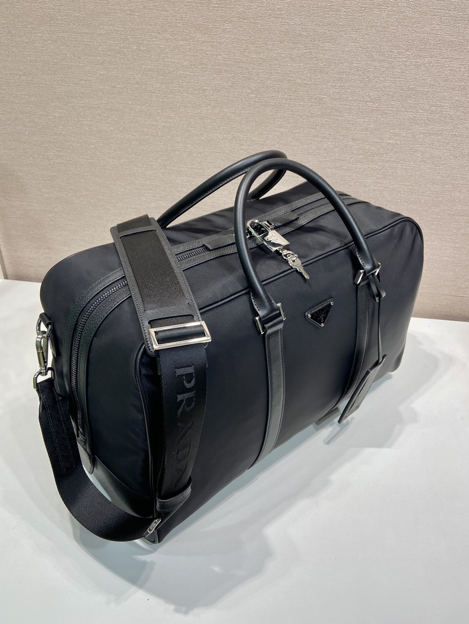 45CM 普拉达 PRADA Re-Nylon 手提旅行包 黑色 尼龙 H0-2VC014_2DMH_F0002_V_XOO