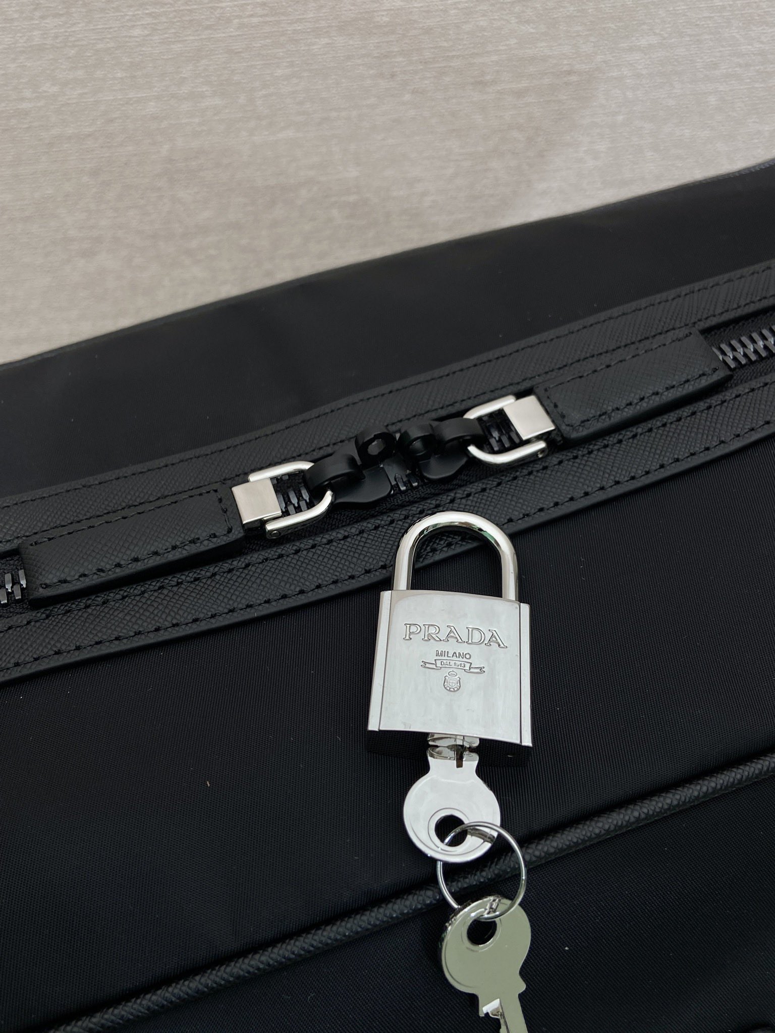 45CM 普拉达 PRADA Re-Nylon 手提旅行包 黑色 尼龙 H0-2VC014_2DMH_F0002_V_XOO