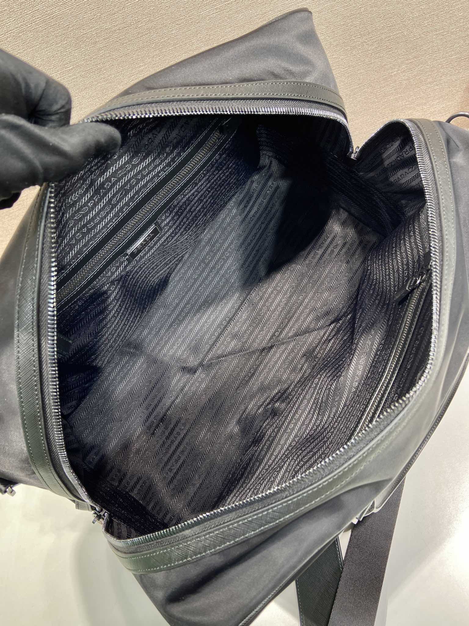 45CM 普拉达 PRADA Re-Nylon 手提旅行包 黑色 尼龙 H0-2VC014_2DMH_F0002_V_XOO