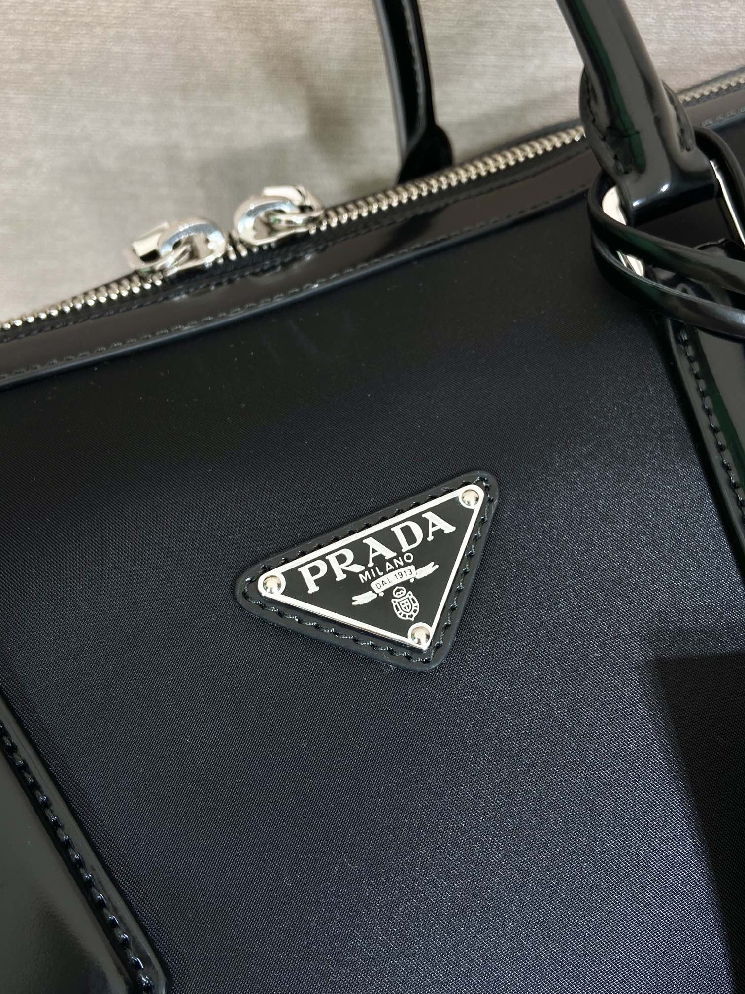 50CM 普拉达 PRADA Re-Nylon 手提旅行包 黑色 尼龙 H0-2VC018_789_F0002
