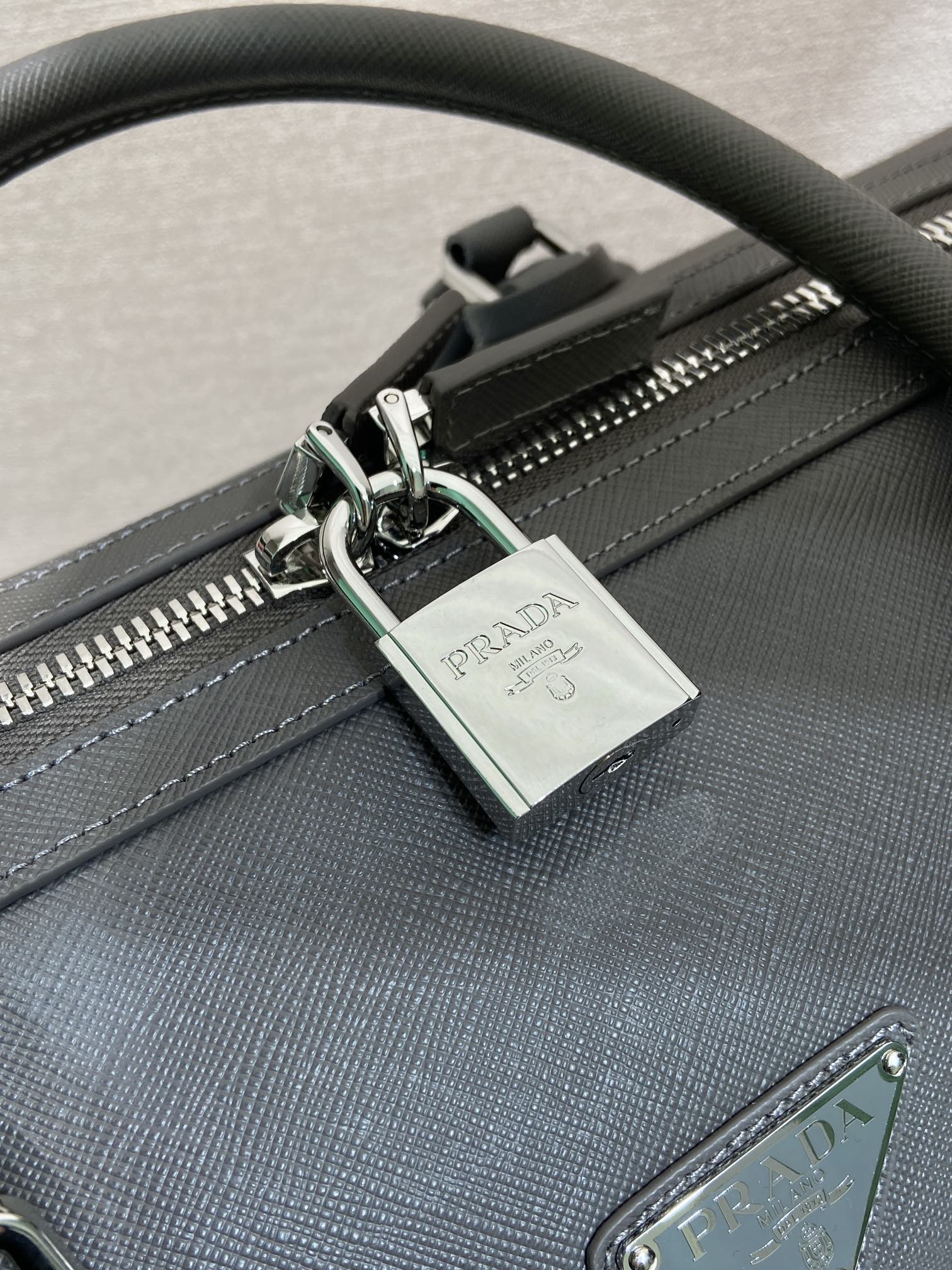 50CM 普拉达 PRADA Saffiano 手提旅行包 灰色 皮质  H0-2VC018_9Z2_F03SG