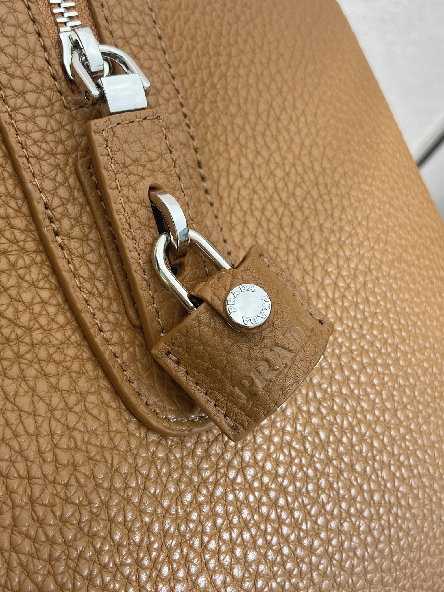50CM 普拉达 PRADA Saffiano 手提旅行包 焦糖色 荔枝皮质  J0-2VC048_2BBE_F0046