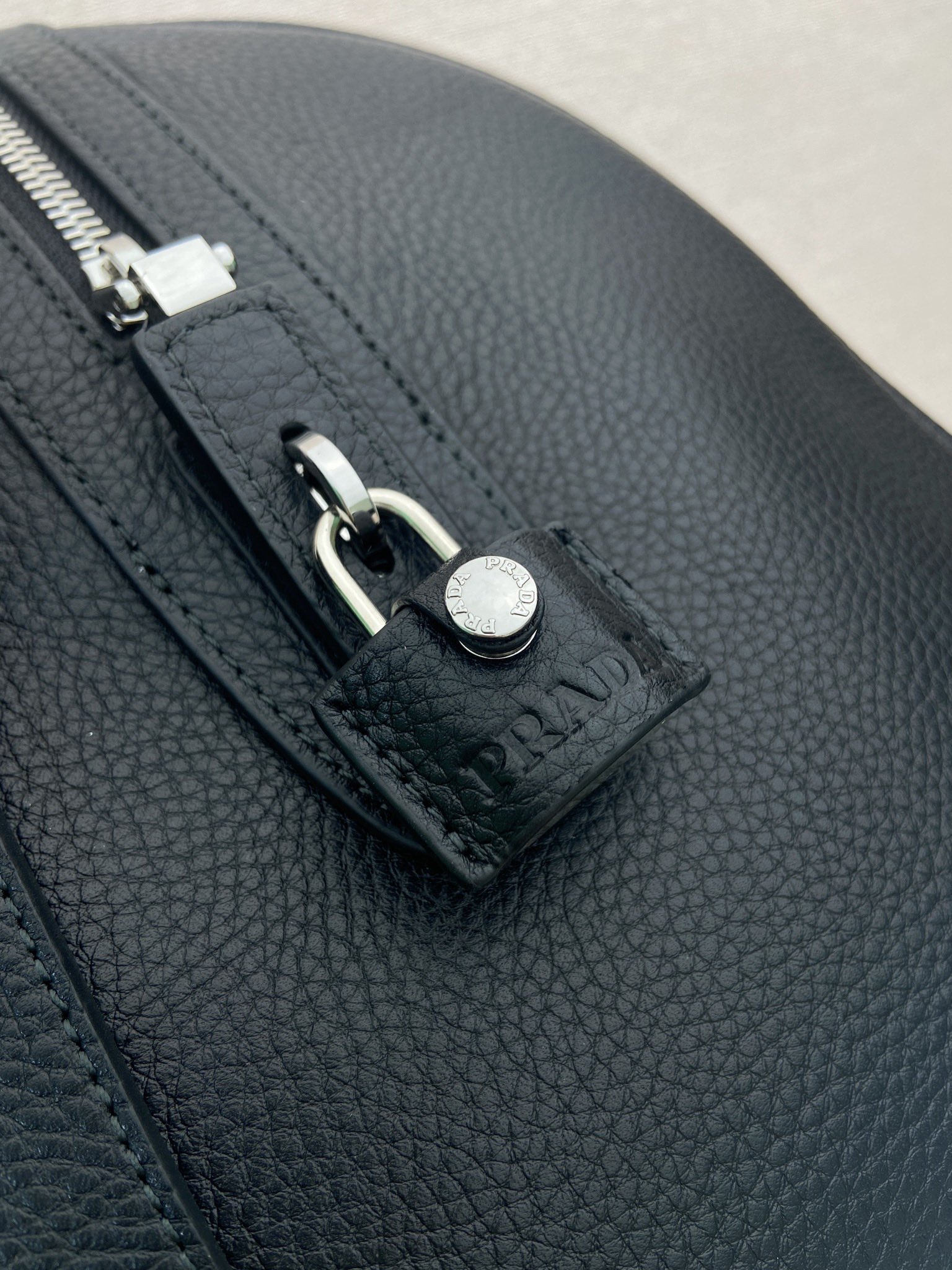 50CM 普拉达 PRADA Saffiano 手提旅行包 黑色 荔枝皮质  J0-2VC048 