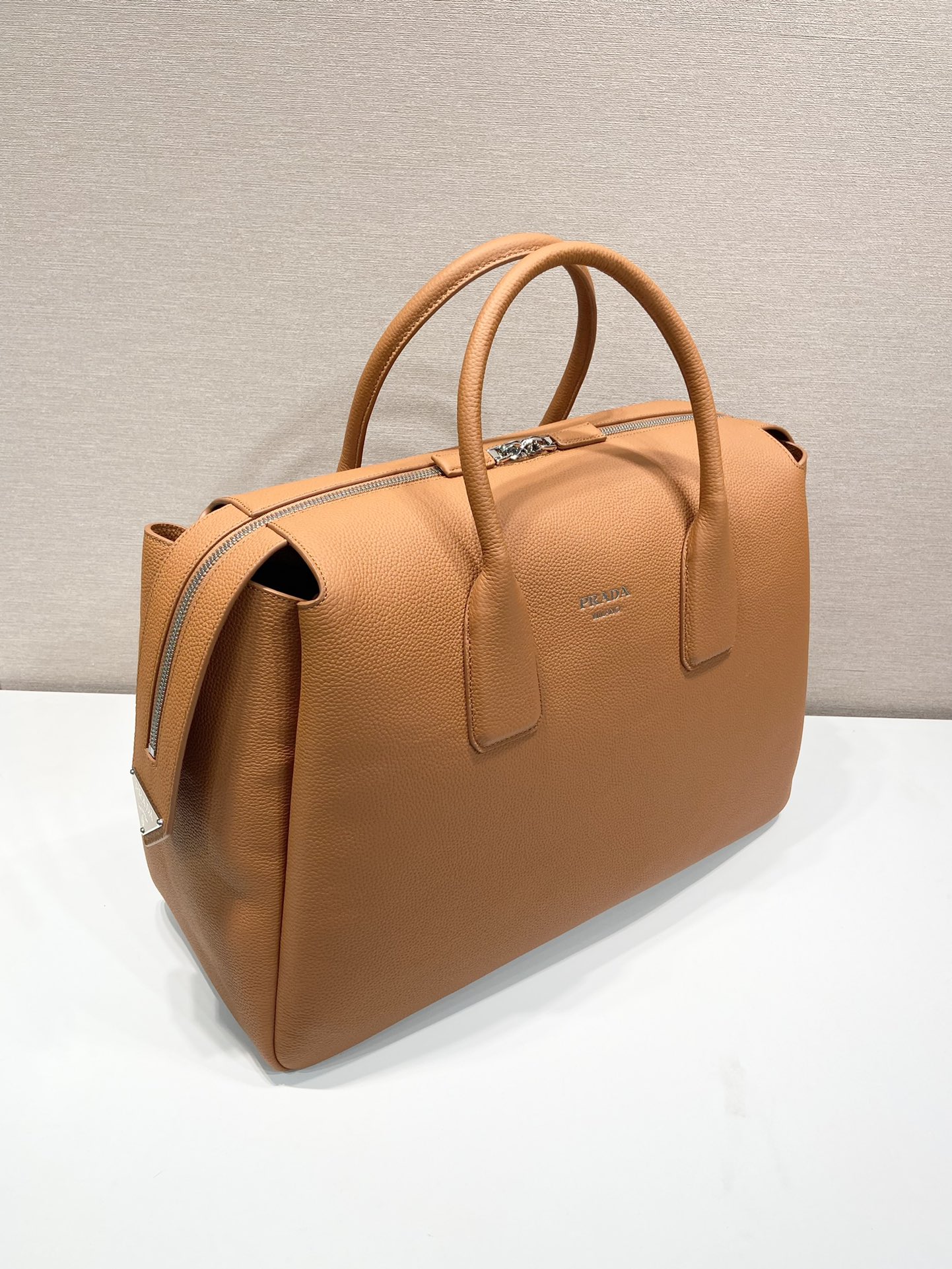 51CM 普拉达 PRADA 手提旅行包 焦糖色 荔枝皮质  J0-2VC035_2BBE_F098L_V_OOO