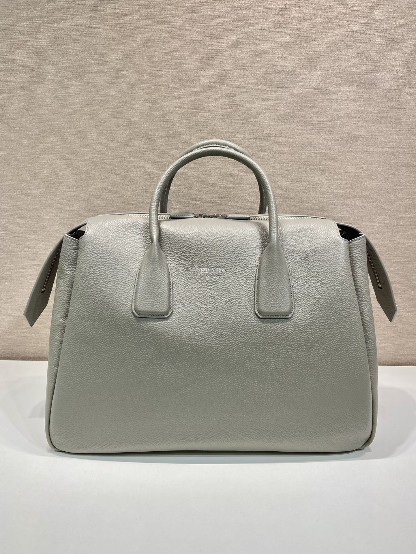 51CM 普拉达 PRADA 手提旅行包 灰色 荔枝皮质  J0-2VC035_2BBE_F0K44_V_OOO