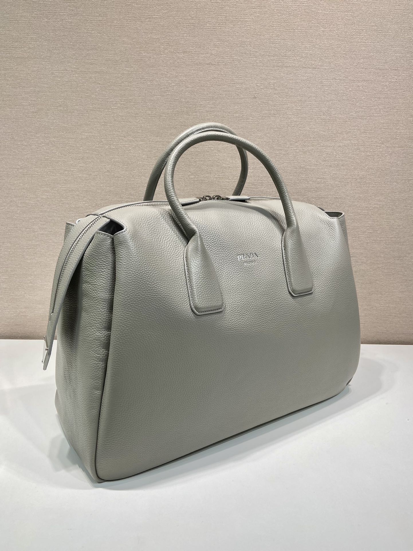 51CM 普拉达 PRADA 手提旅行包 灰色 荔枝皮质  J0-2VC035_2BBE_F0K44_V_OOO