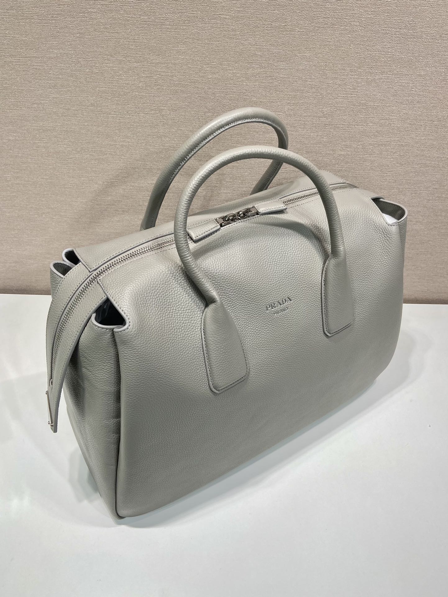 51CM 普拉达 PRADA 手提旅行包 灰色 荔枝皮质  J0-2VC035_2BBE_F0K44_V_OOO