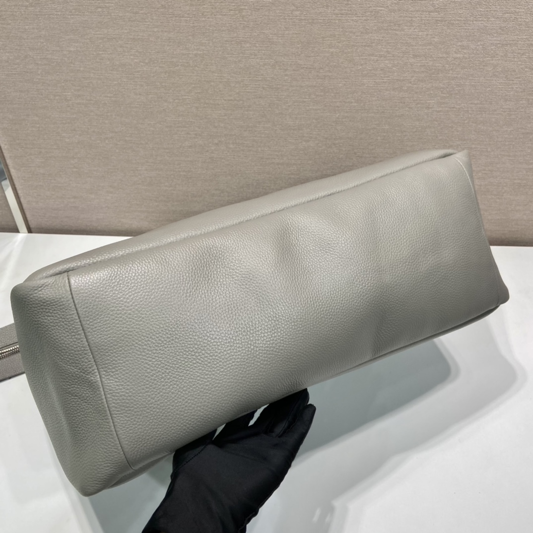 51CM 普拉达 PRADA 手提旅行包 灰色 荔枝皮质  J0-2VC035_2BBE_F0K44_V_OOO