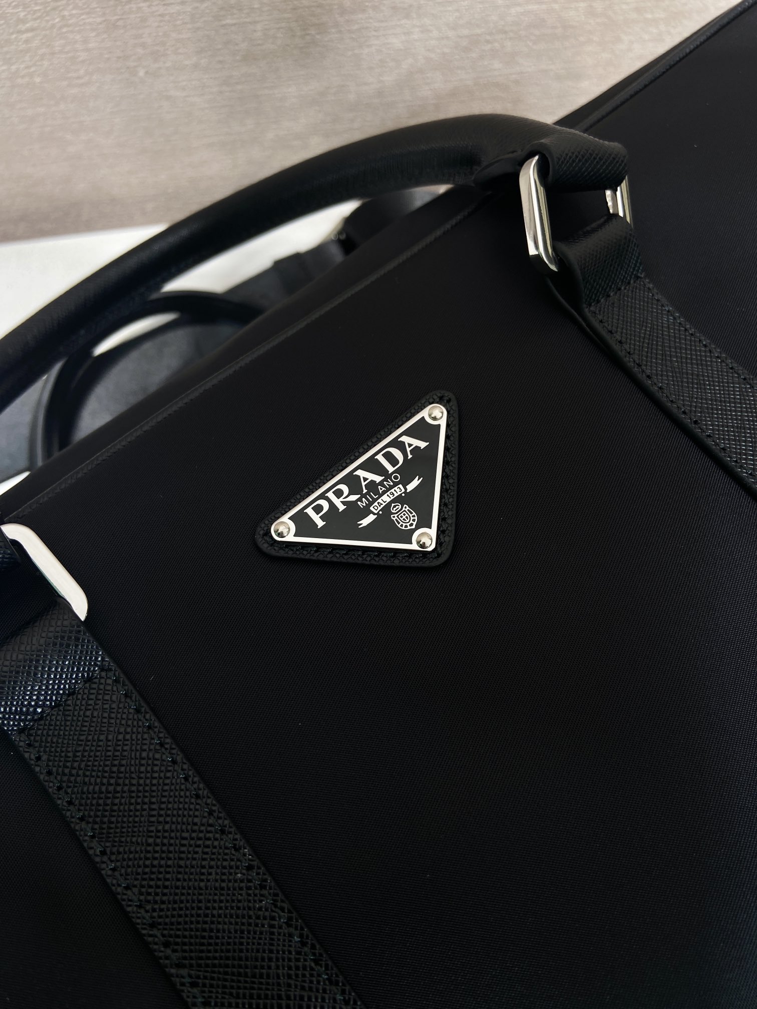 普拉达 PRADA Re-Nylon 手提旅行包 灰色 荔枝皮质  H0-2VC042_2DMH_F0002_VOOO