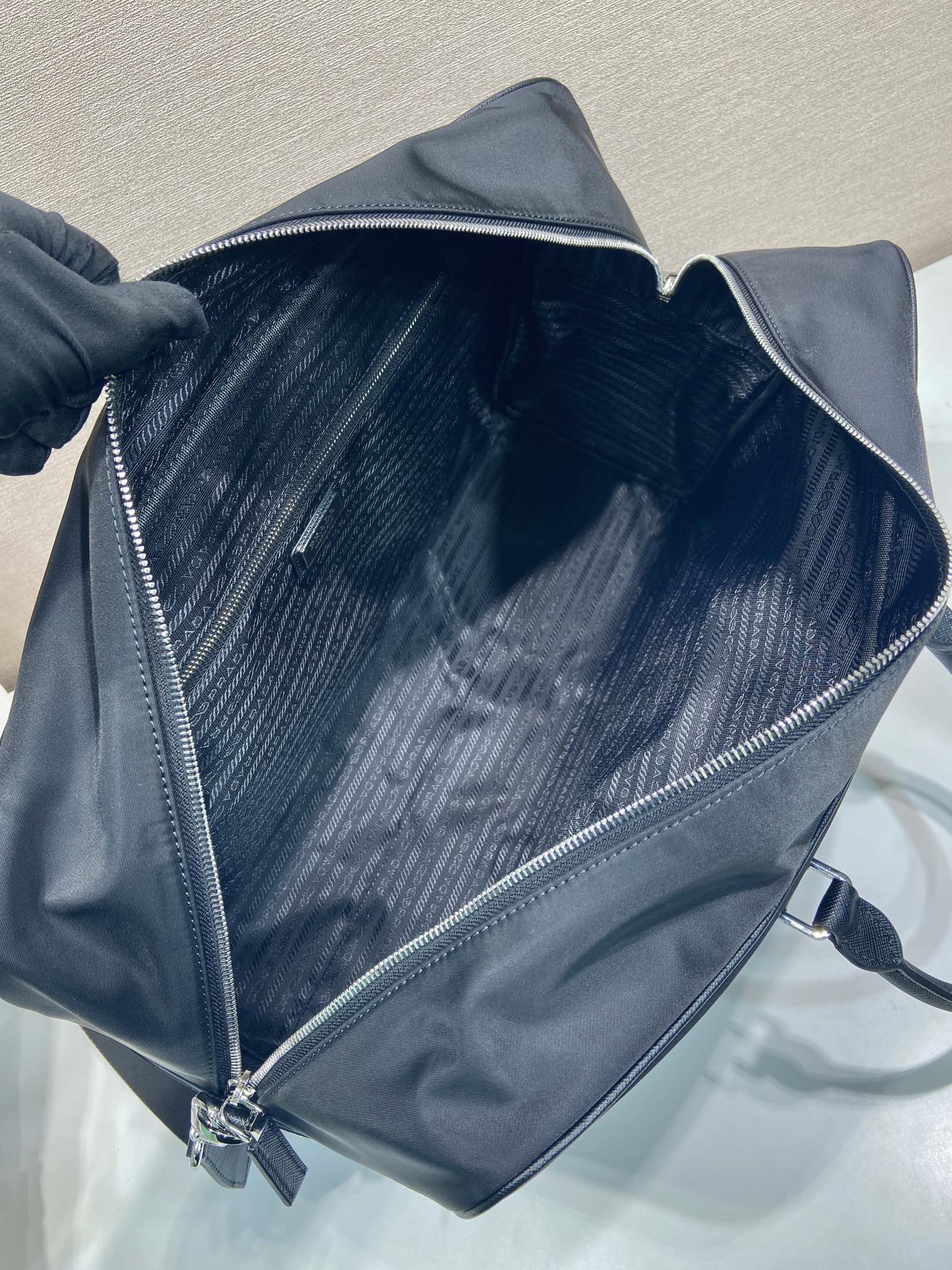 普拉达 PRADA Re-Nylon 手提旅行包 灰色 荔枝皮质  H0-2VC042_2DMH_F0002_VOOO
