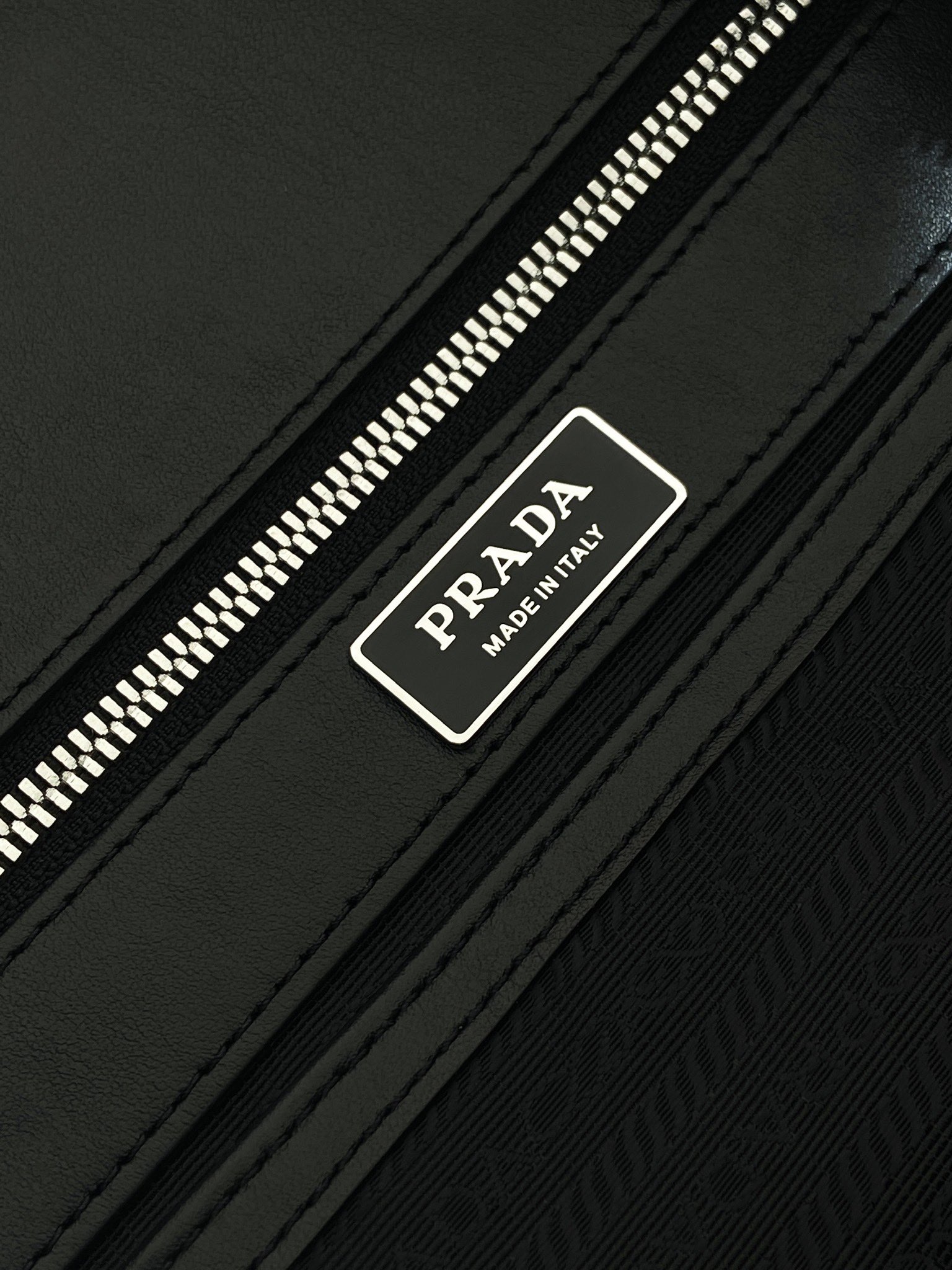 普拉达 PRADA  双肩包 荔枝皮质 黑色 H0-2VZ102_2BBE_F0002