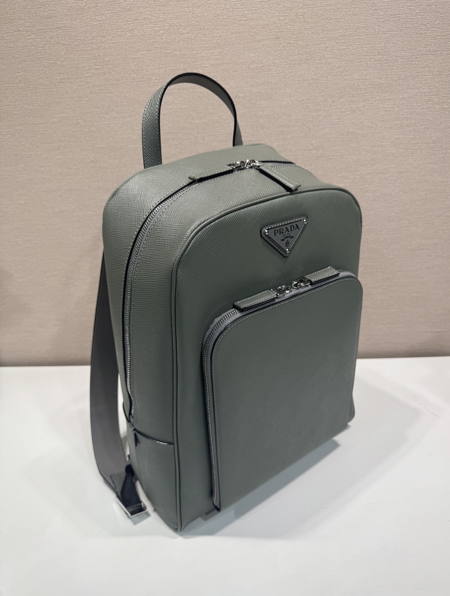 普拉达 PRADA  双肩包 十字纹 皮革灰色 H0-2VZ102 