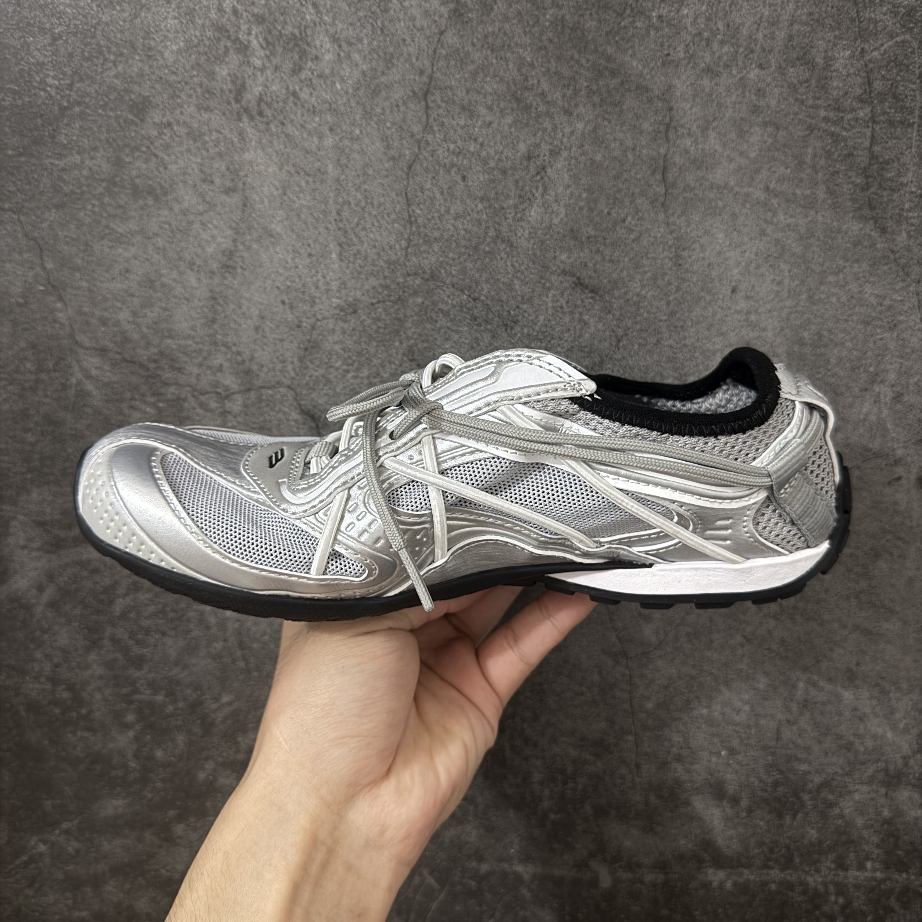 Balenciaga  巴黎世家 Radar 25代 圆头 系带 做旧效果  平底生活休闲鞋 灰白色 C0-865868WSTBL1119