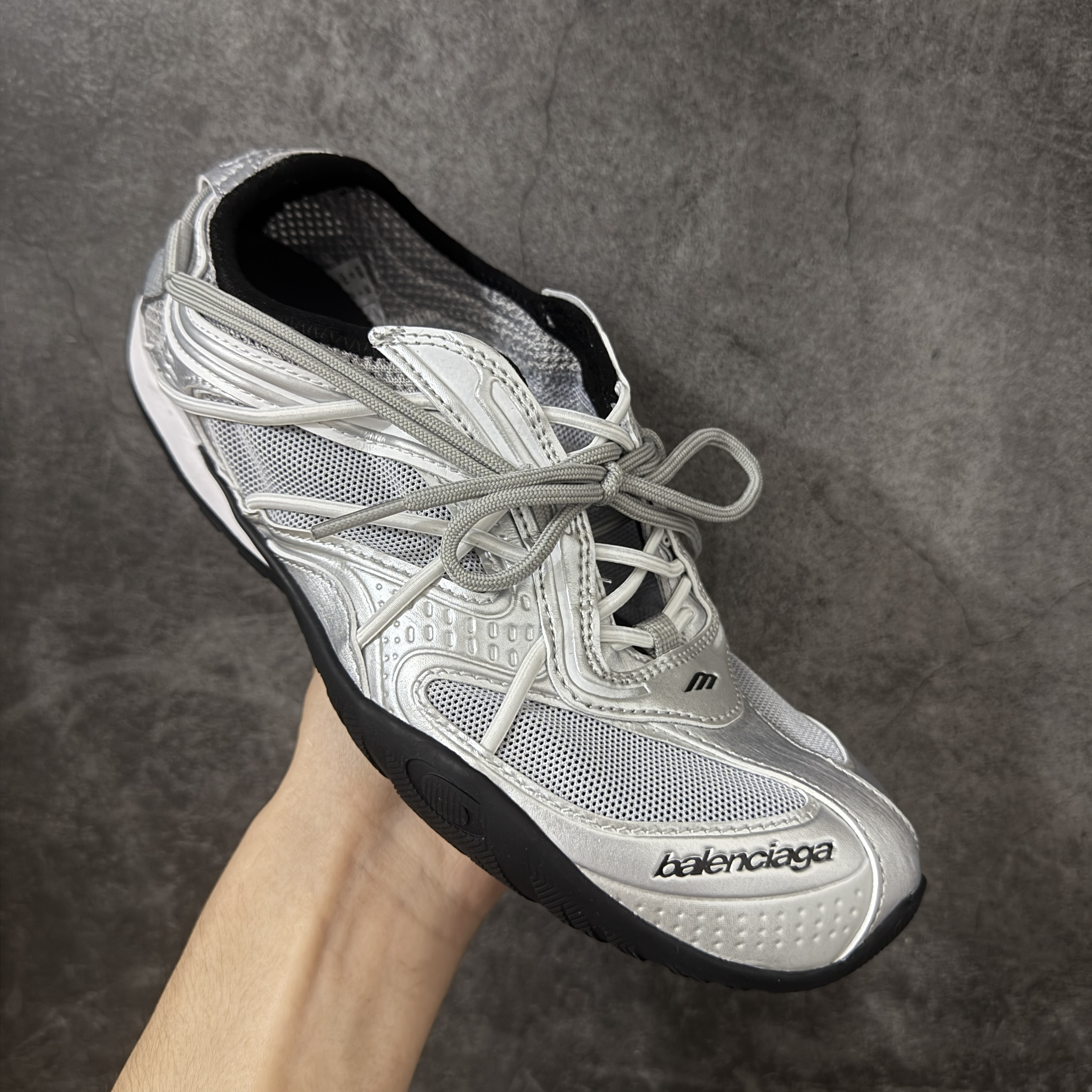 Balenciaga  巴黎世家 Radar 25代 圆头 系带 做旧效果  平底生活休闲鞋 灰白色 C0-865868WSTBL1119