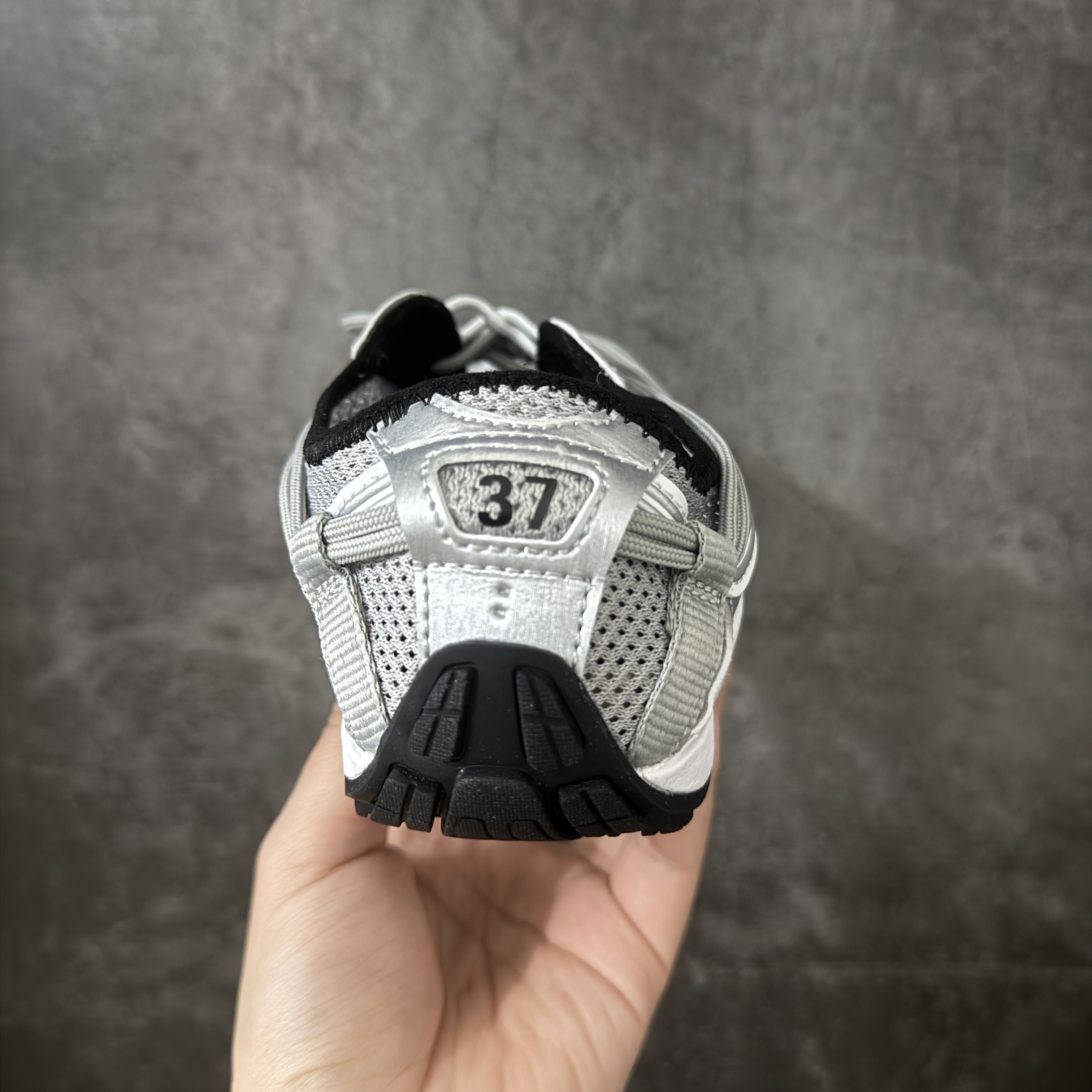 Balenciaga  巴黎世家 Radar 25代 圆头 系带 做旧效果  平底生活休闲鞋 灰白色 C0-865868WSTBL1119