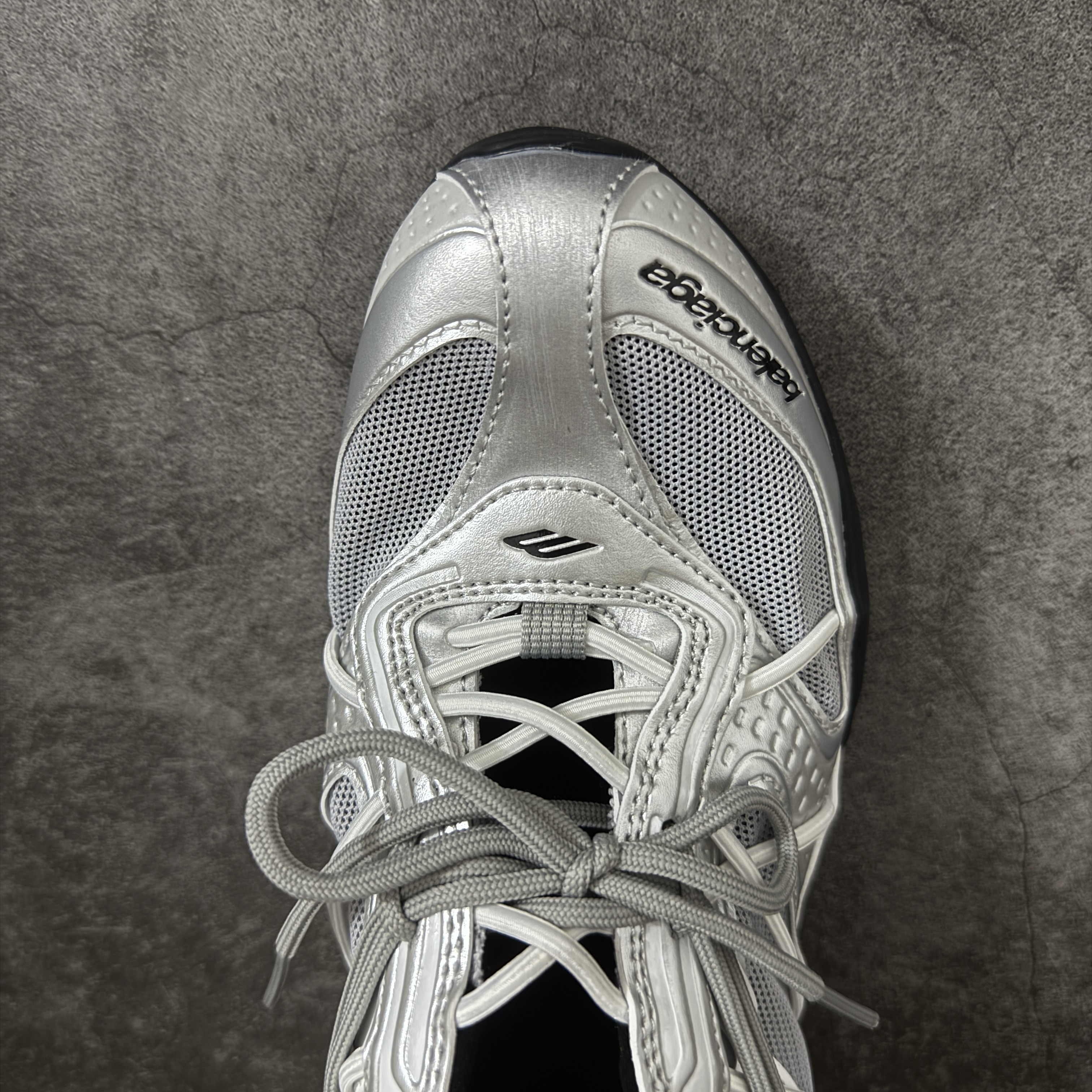 Balenciaga  巴黎世家 Radar 25代 圆头 系带 做旧效果  平底生活休闲鞋 灰白色 C0-865868WSTBL1119