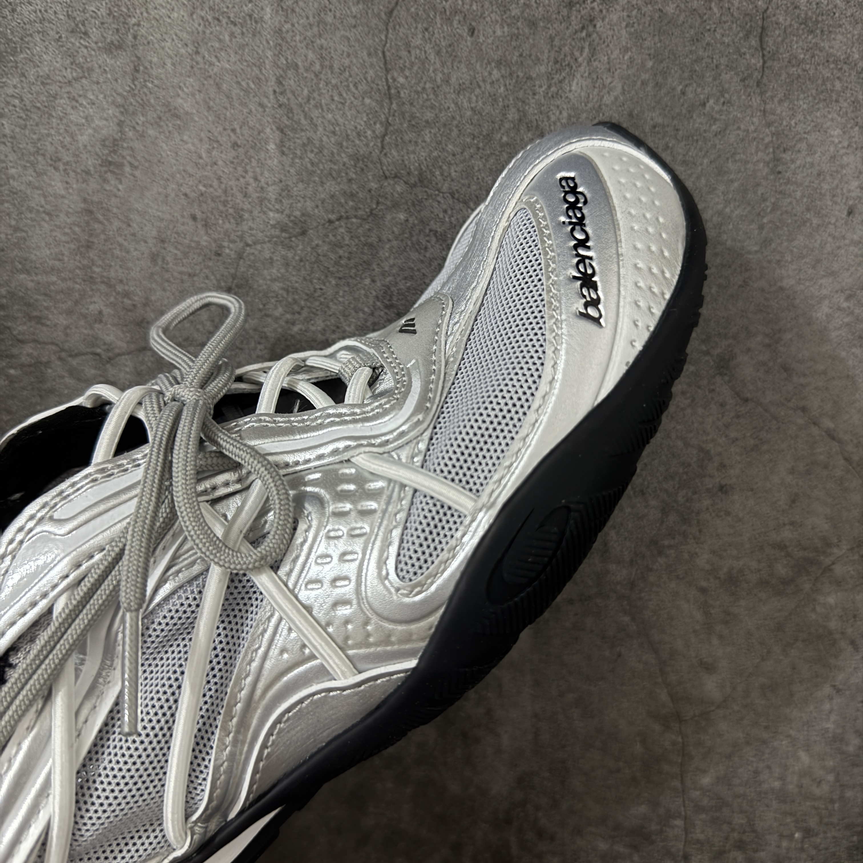 Balenciaga  巴黎世家 Radar 25代 圆头 系带 做旧效果  平底生活休闲鞋 灰白色 C0-865868WSTBL1119