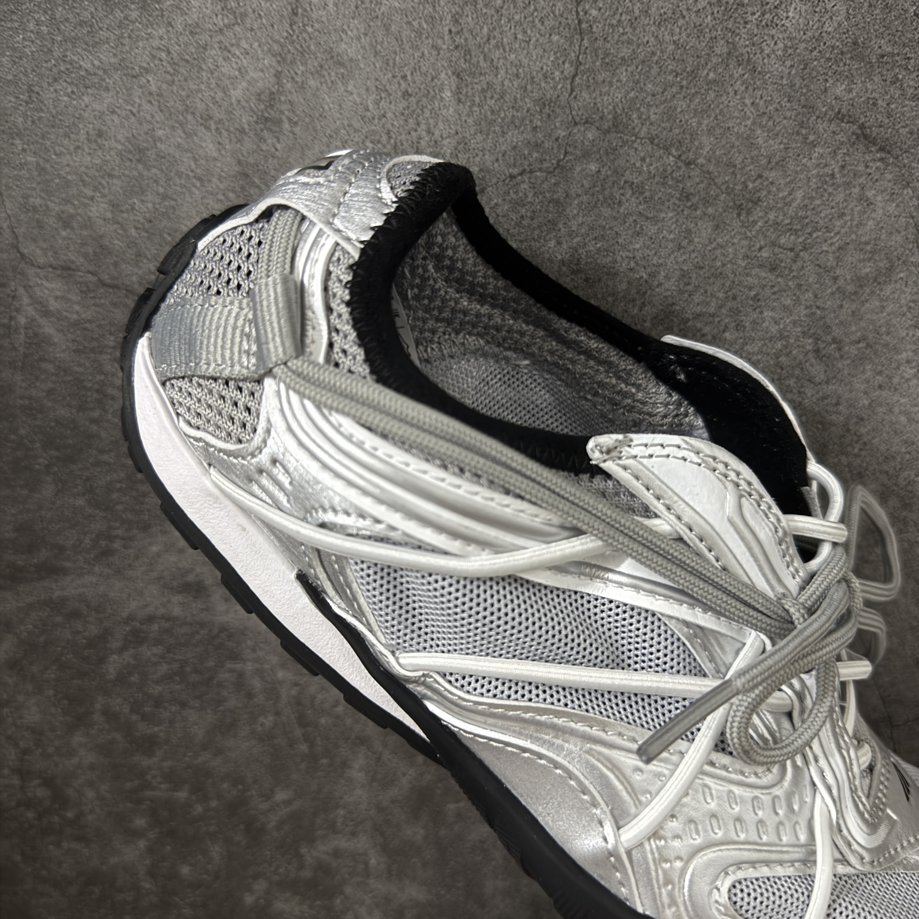 Balenciaga  巴黎世家 Radar 25代 圆头 系带 做旧效果  平底生活休闲鞋 灰白色 C0-865868WSTBL1119