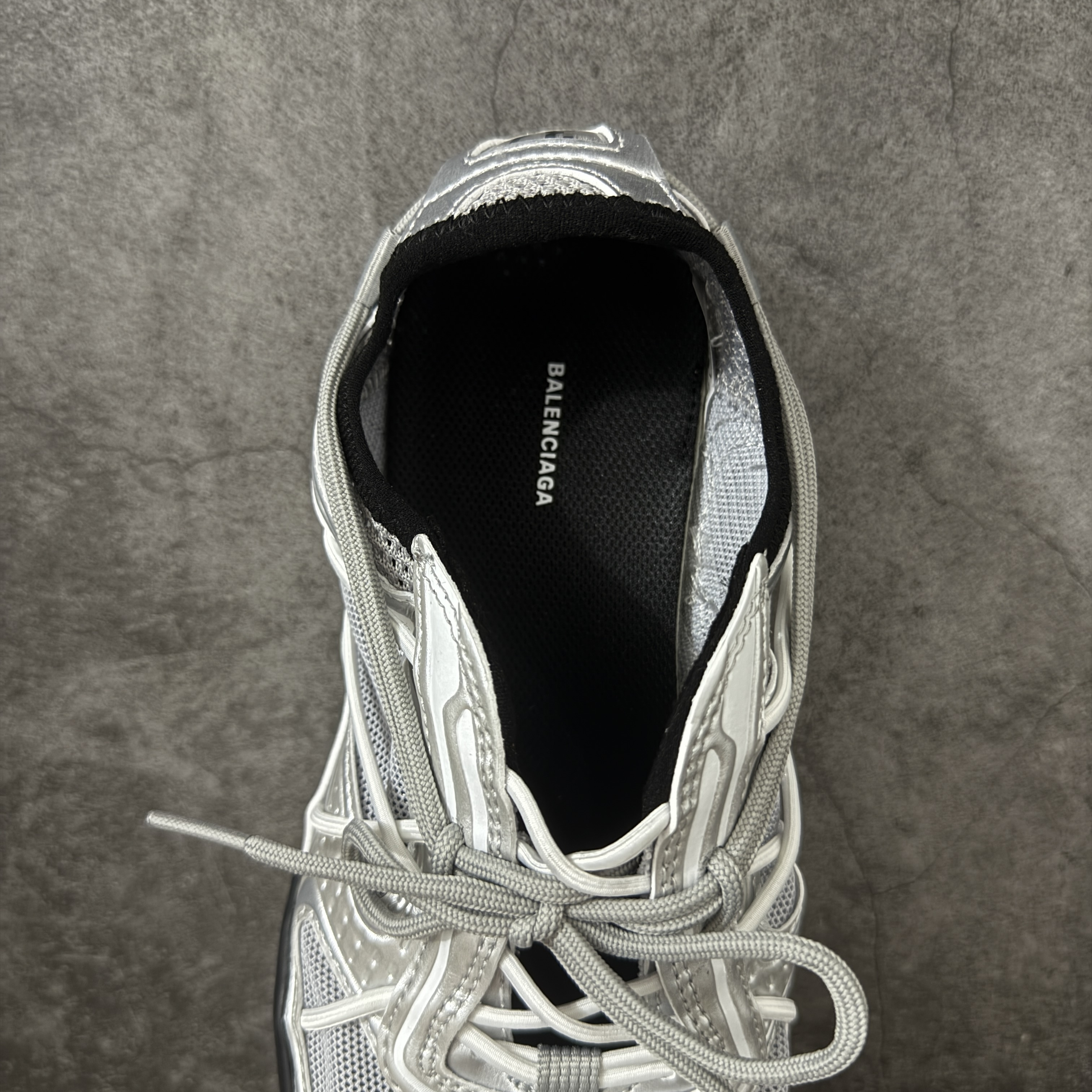 Balenciaga  巴黎世家 Radar 25代 圆头 系带 做旧效果  平底生活休闲鞋 灰白色 C0-865868WSTBL1119