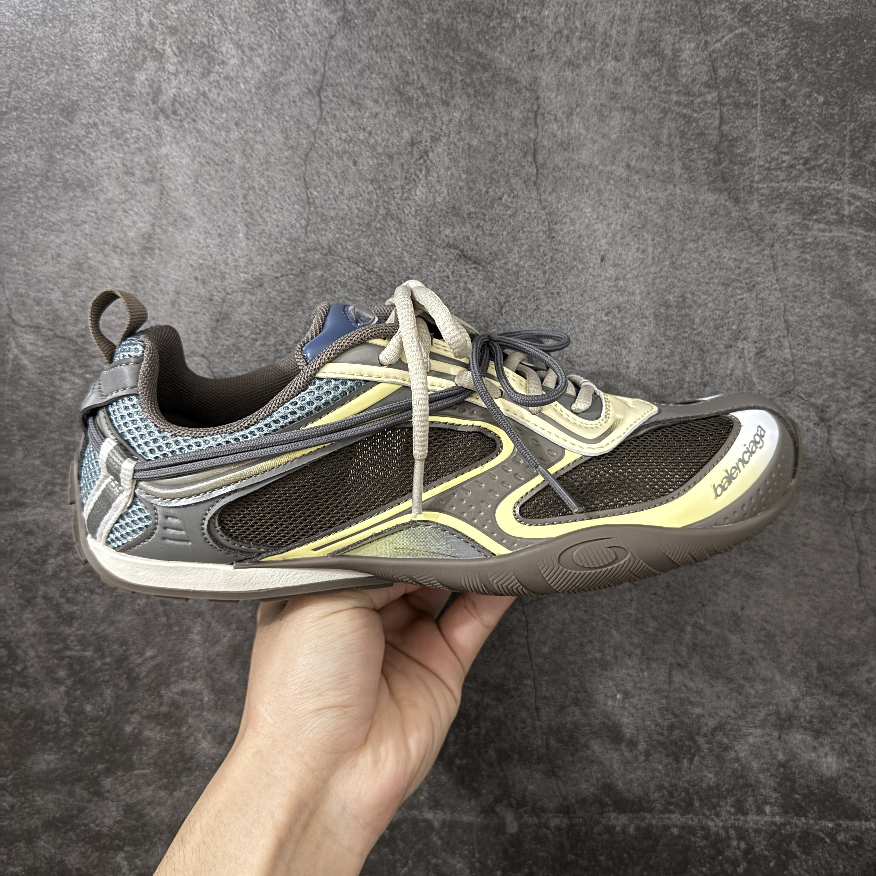 Balenciaga  巴黎世家 Radar 25代 圆头 系带 做旧效果  平底生活休闲鞋 香槟色 C0-865703WSTGL2471