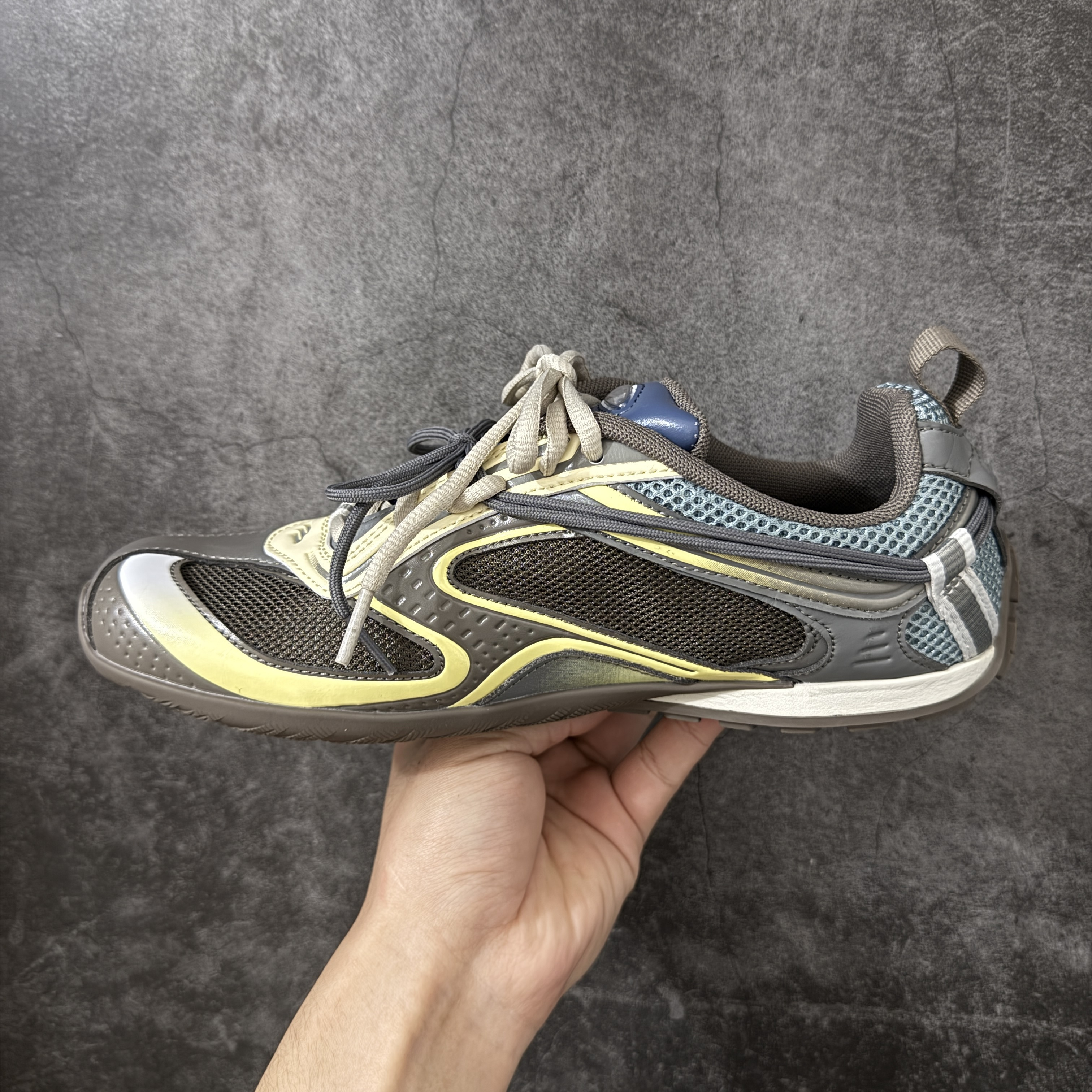 Balenciaga  巴黎世家 Radar 25代 圆头 系带 做旧效果  平底生活休闲鞋 香槟色 C0-865703WSTGL2471