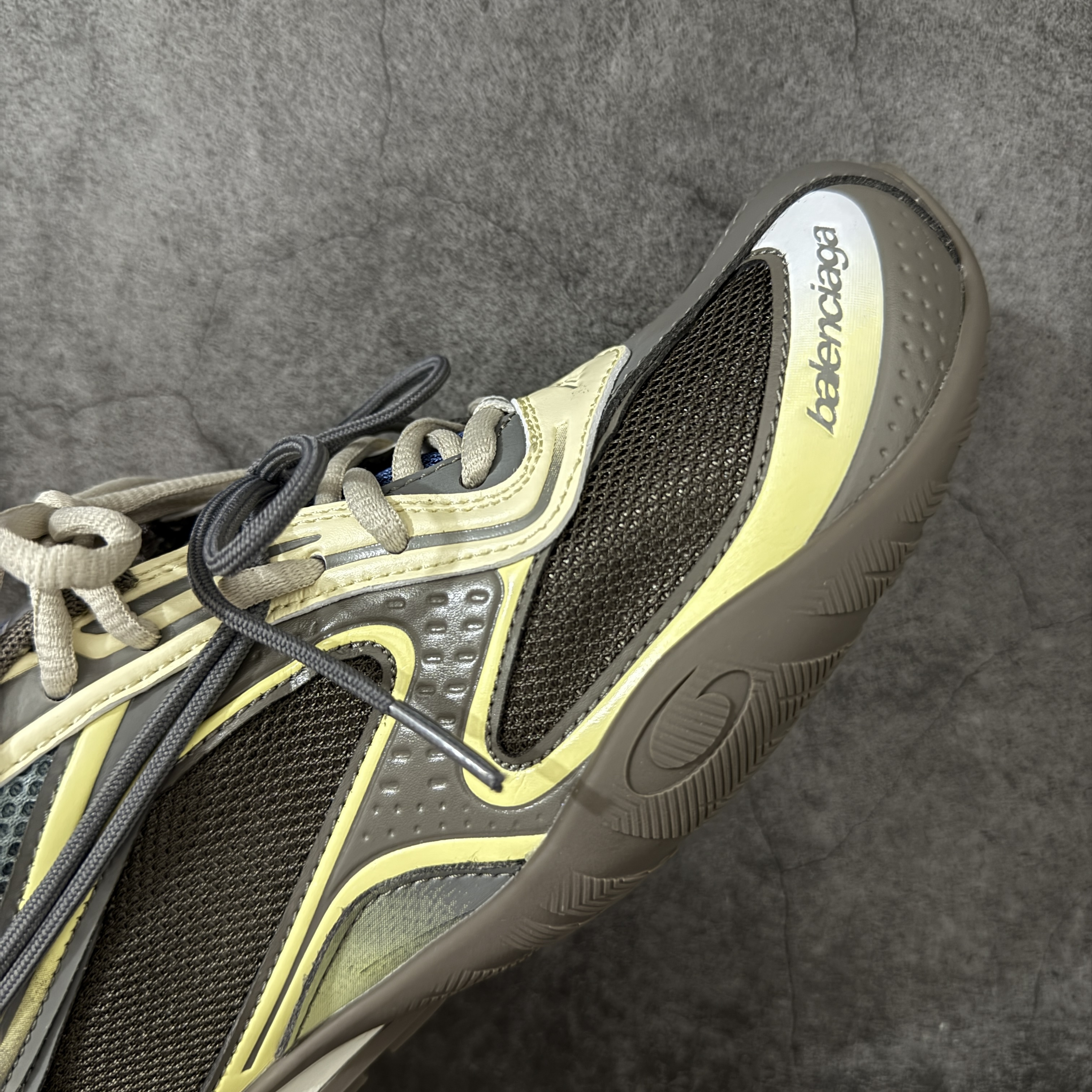 Balenciaga  巴黎世家 Radar 25代 圆头 系带 做旧效果  平底生活休闲鞋 香槟色 C0-865703WSTGL2471