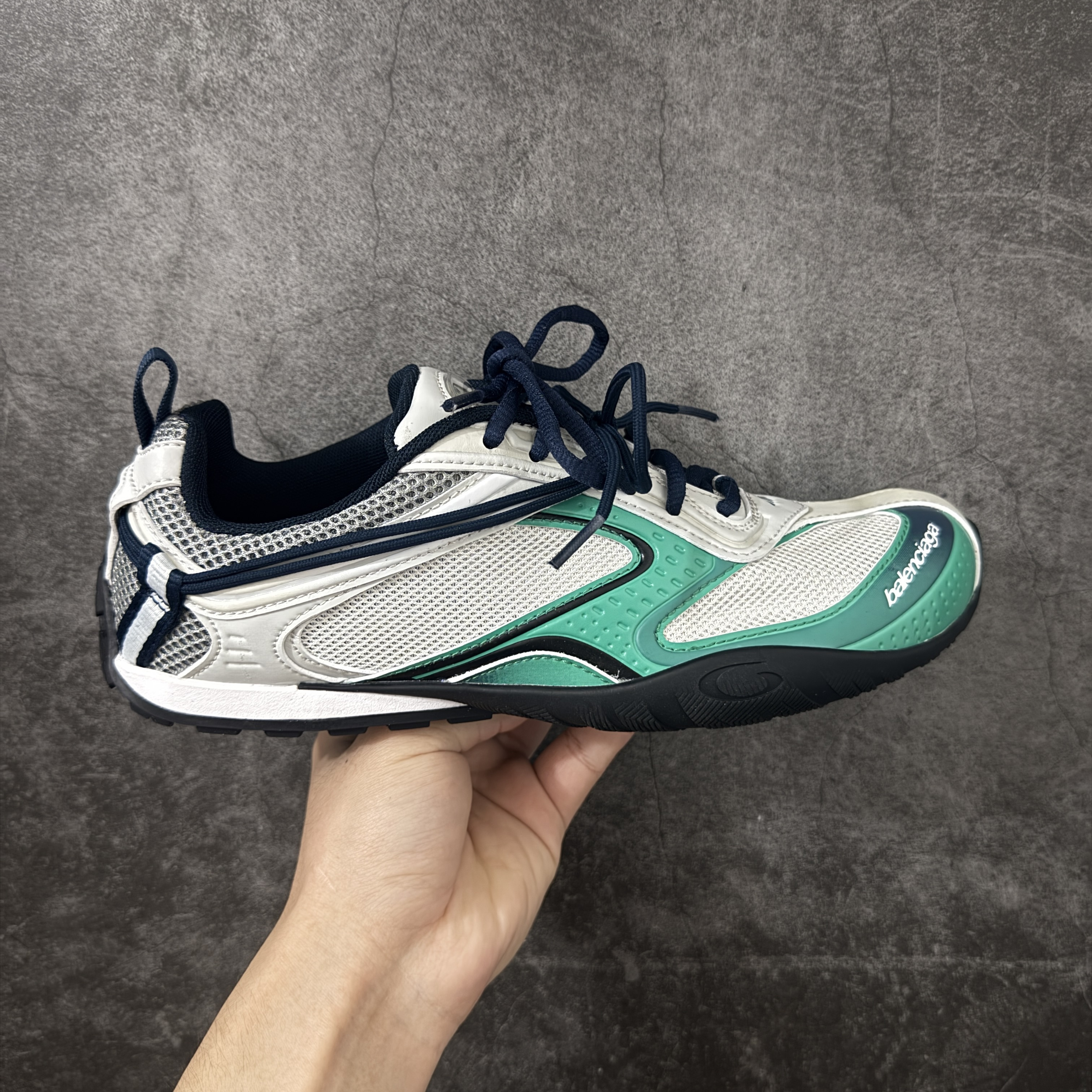 Balenciaga  巴黎世家 Radar 25代 圆头 系带 做旧效果  平底生活休闲鞋 绿色 C0-865703WSTGL1031