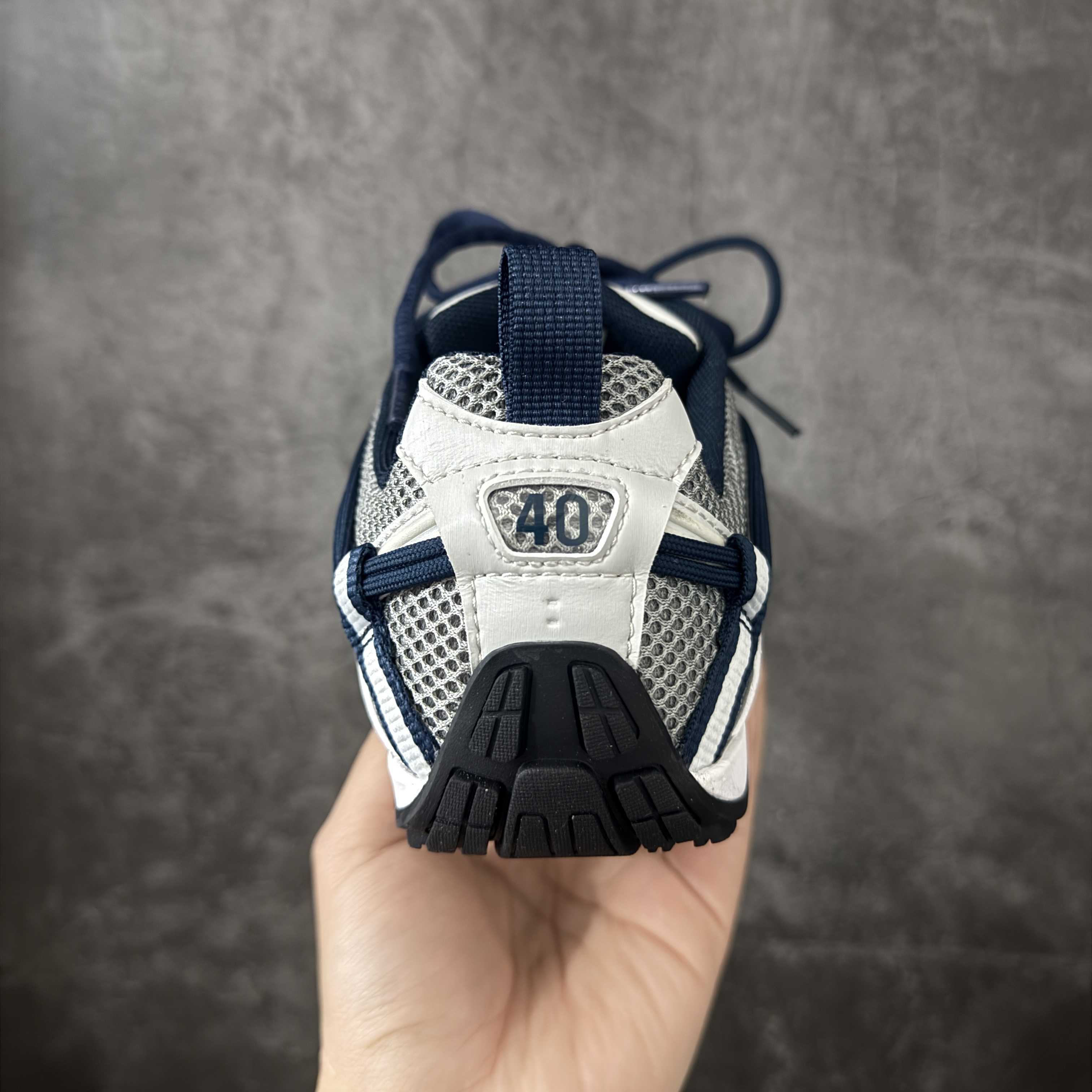 Balenciaga  巴黎世家 Radar 25代 圆头 系带 做旧效果  平底生活休闲鞋 绿色 C0-865703WSTGL1031