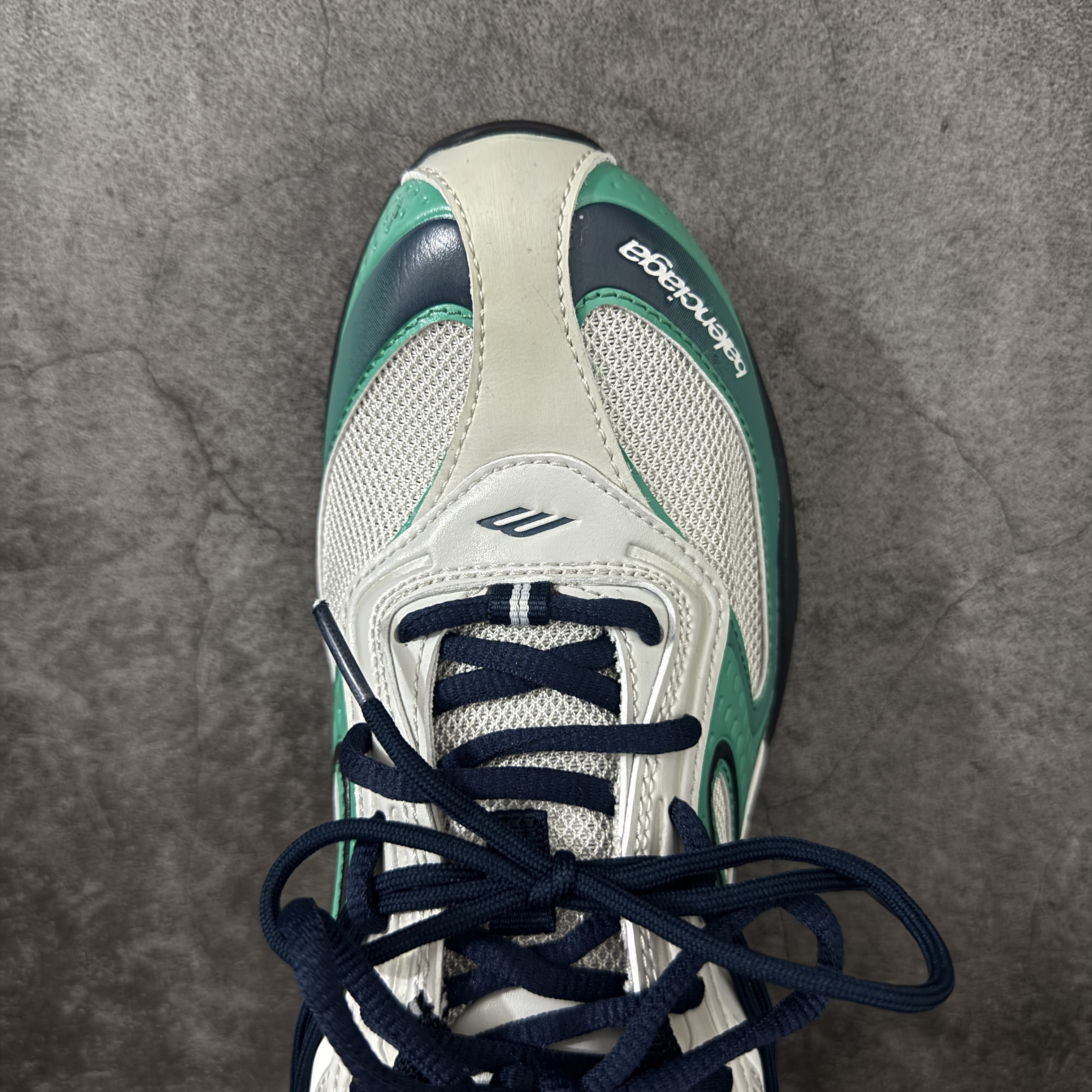Balenciaga  巴黎世家 Radar 25代 圆头 系带 做旧效果  平底生活休闲鞋 绿色 C0-865703WSTGL1031