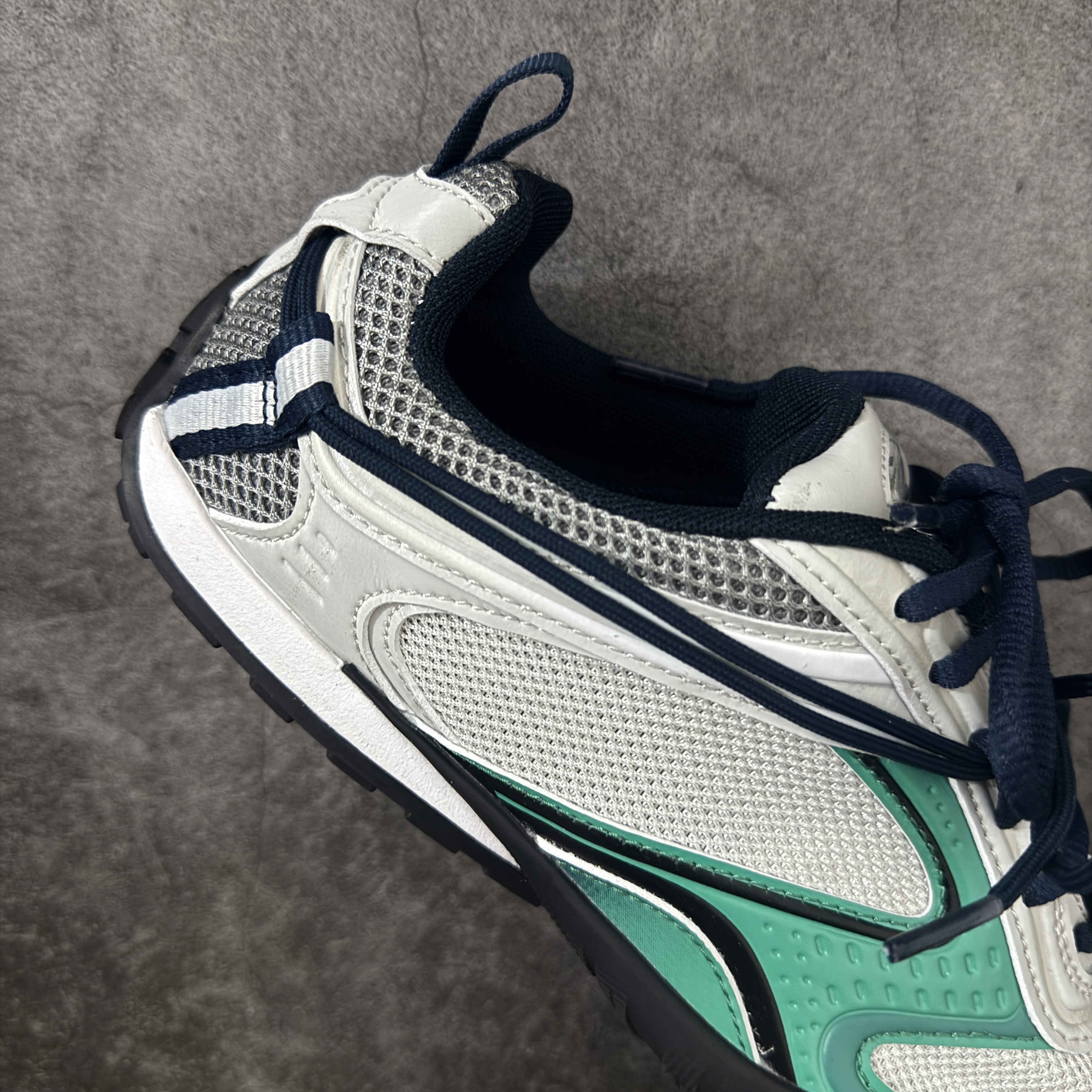Balenciaga  巴黎世家 Radar 25代 圆头 系带 做旧效果  平底生活休闲鞋 绿色 C0-865703WSTGL1031